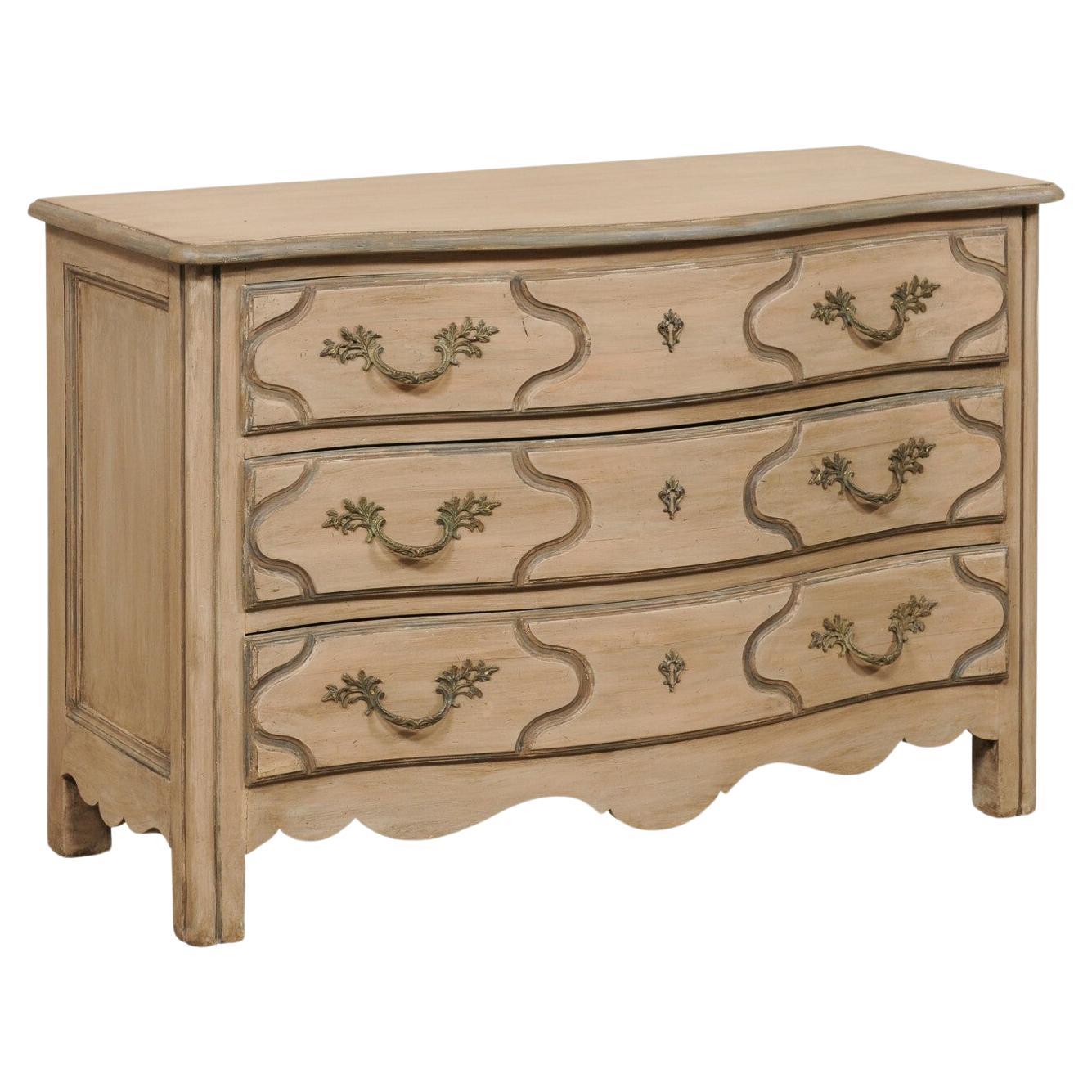 Italian Serpentine Three-Drawer Wooden Chest w/Scalloped Skirt, Mid 20th C. For Sale