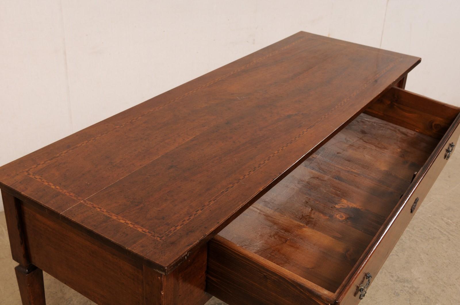 Bois Table console de serveur italienne avec grand tiroir et bande de marqueterie à carreaux, 5+ Ft Long en vente