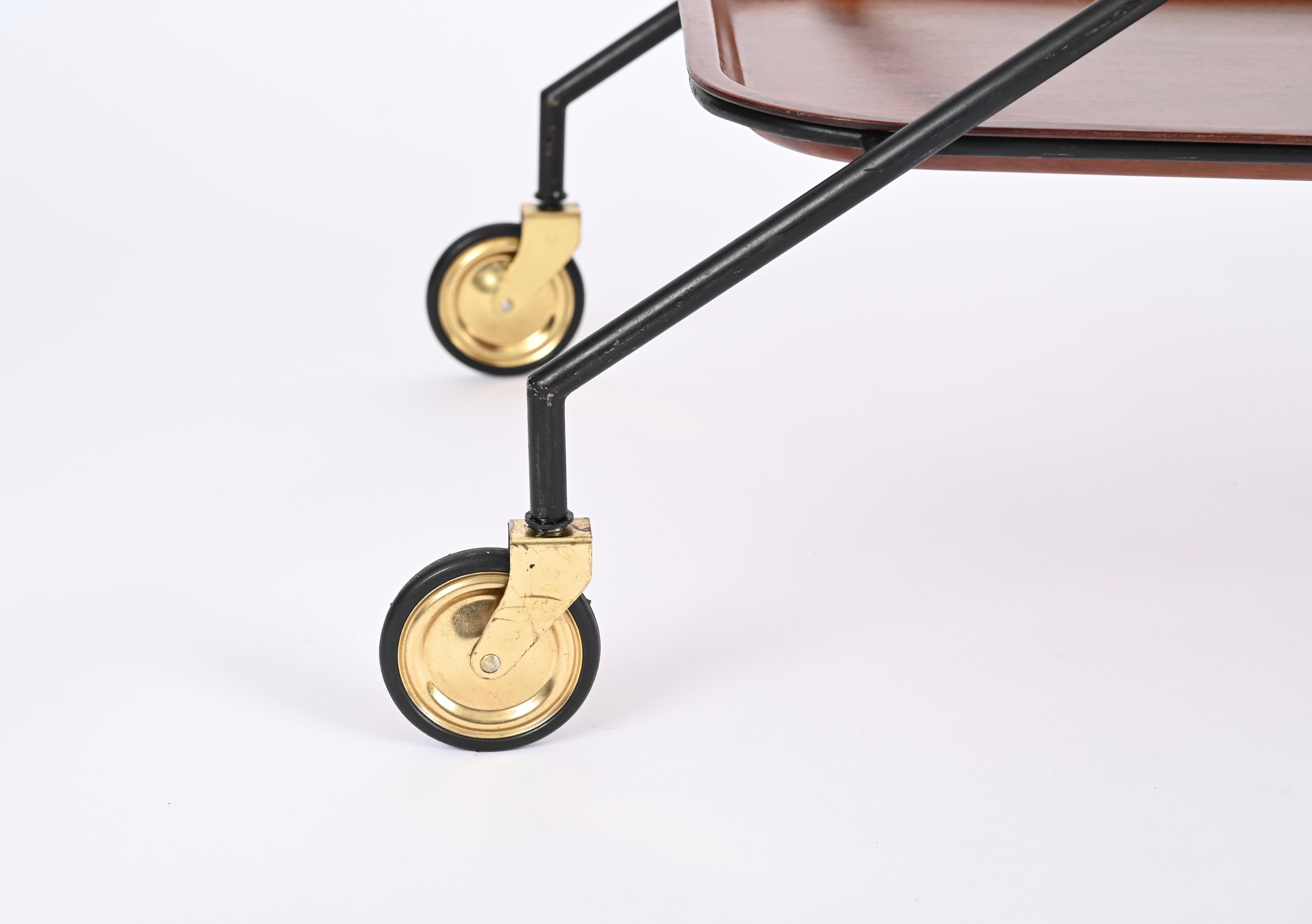 Carrito de bar italiano con portabotellas, madera, metal y latón, Italia, años 60 en Bueno estado para la venta en Roma, IT