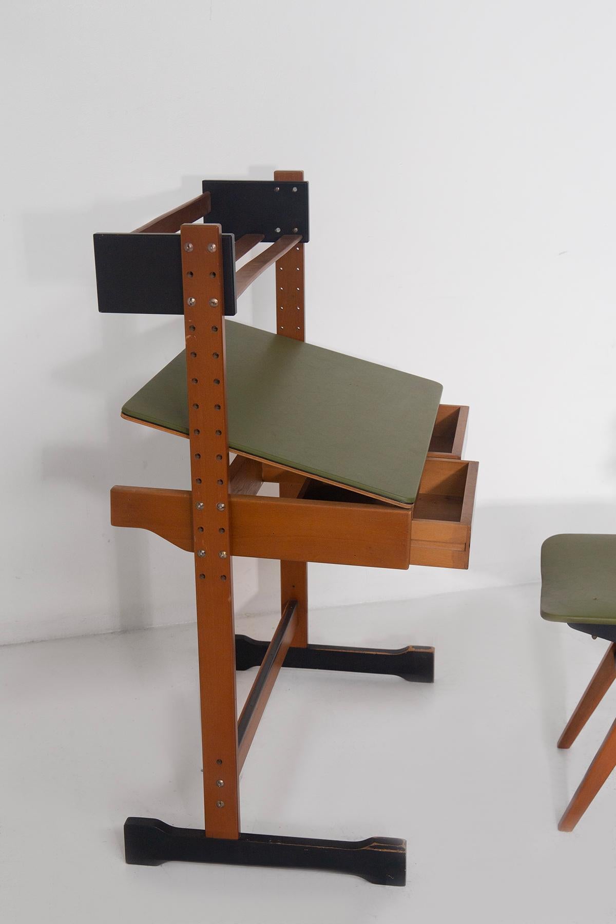 Italian set Adjustable children's desk and chair by Fratelli Reguitti For Sale 5