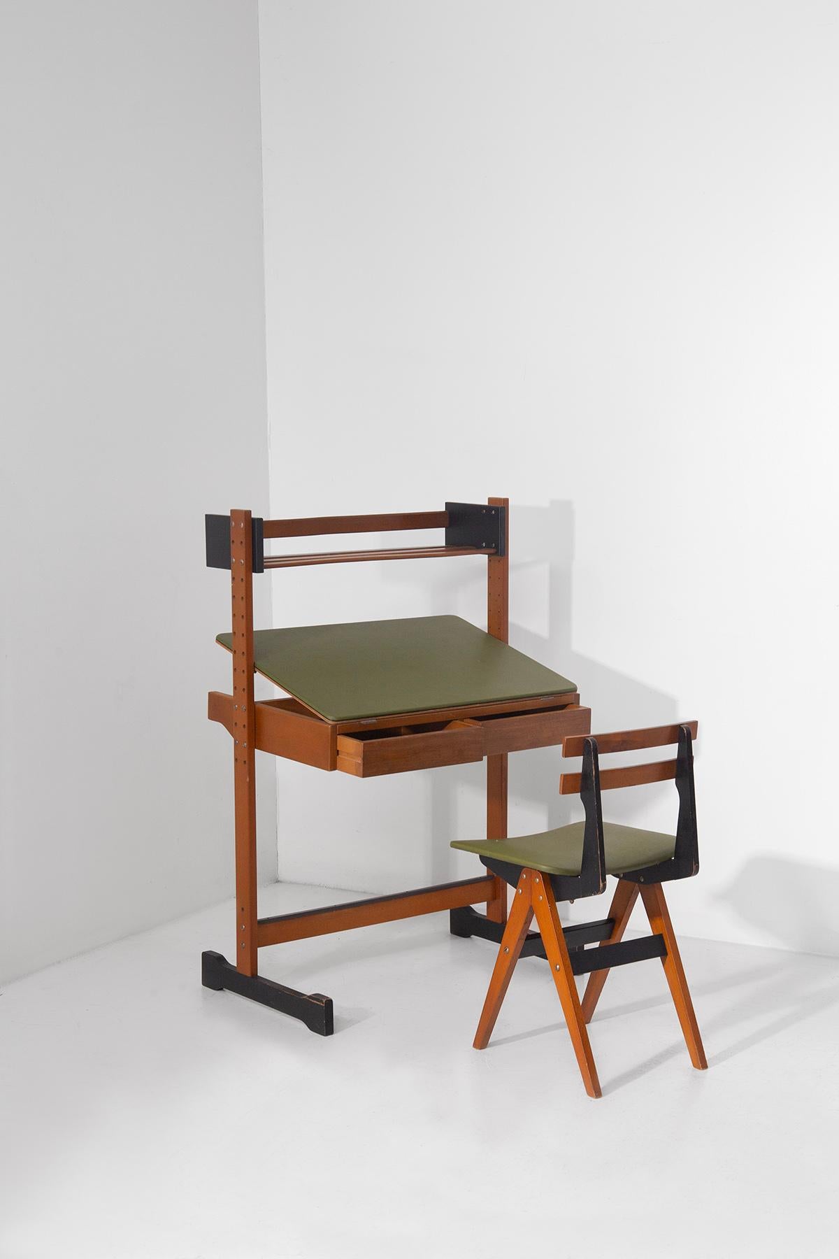 Discover this charming and rare 1950s children's desk set, crafted by the renowned Italian manufacturer Fratelli Regguiti. A perfect example of vintage educational design, this set was created to encourage children's creativity and independence.