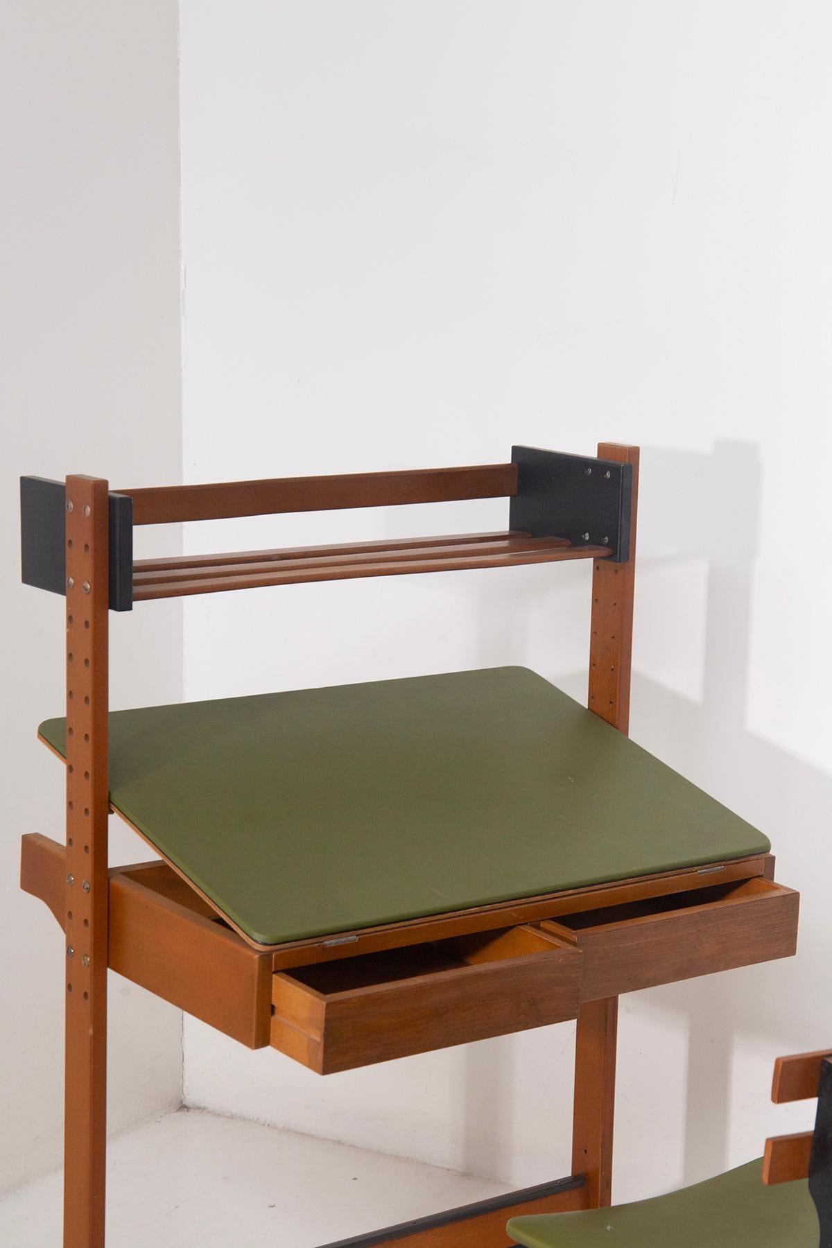 Mid-Century Modern Italian set Adjustable children's desk and chair by Fratelli Reguitti For Sale