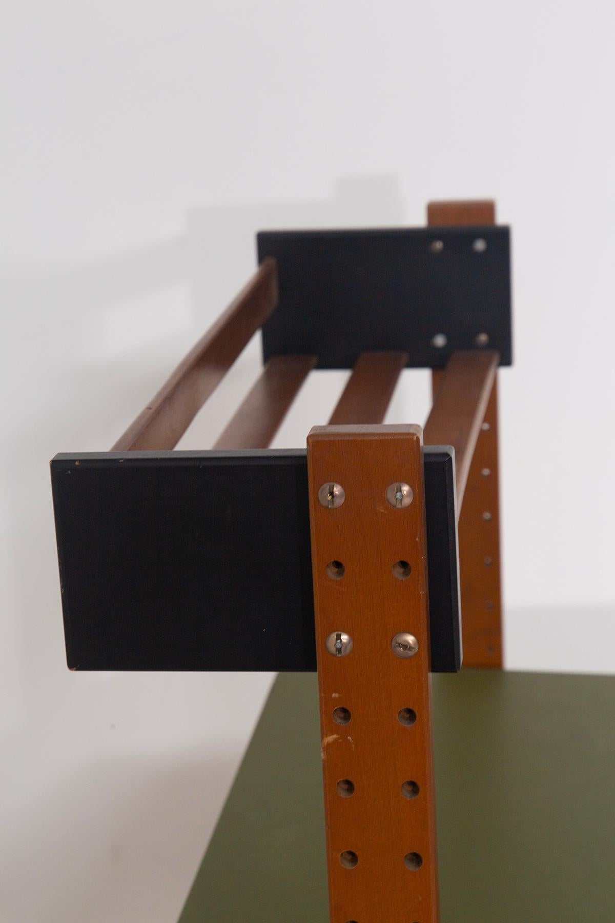Italian set Adjustable children's desk and chair by Fratelli Reguitti In Good Condition For Sale In Milano, IT