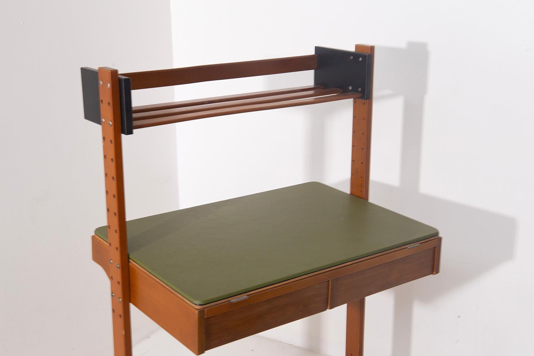 Italian set Adjustable children's desk and chair by Fratelli Reguitti For Sale 3