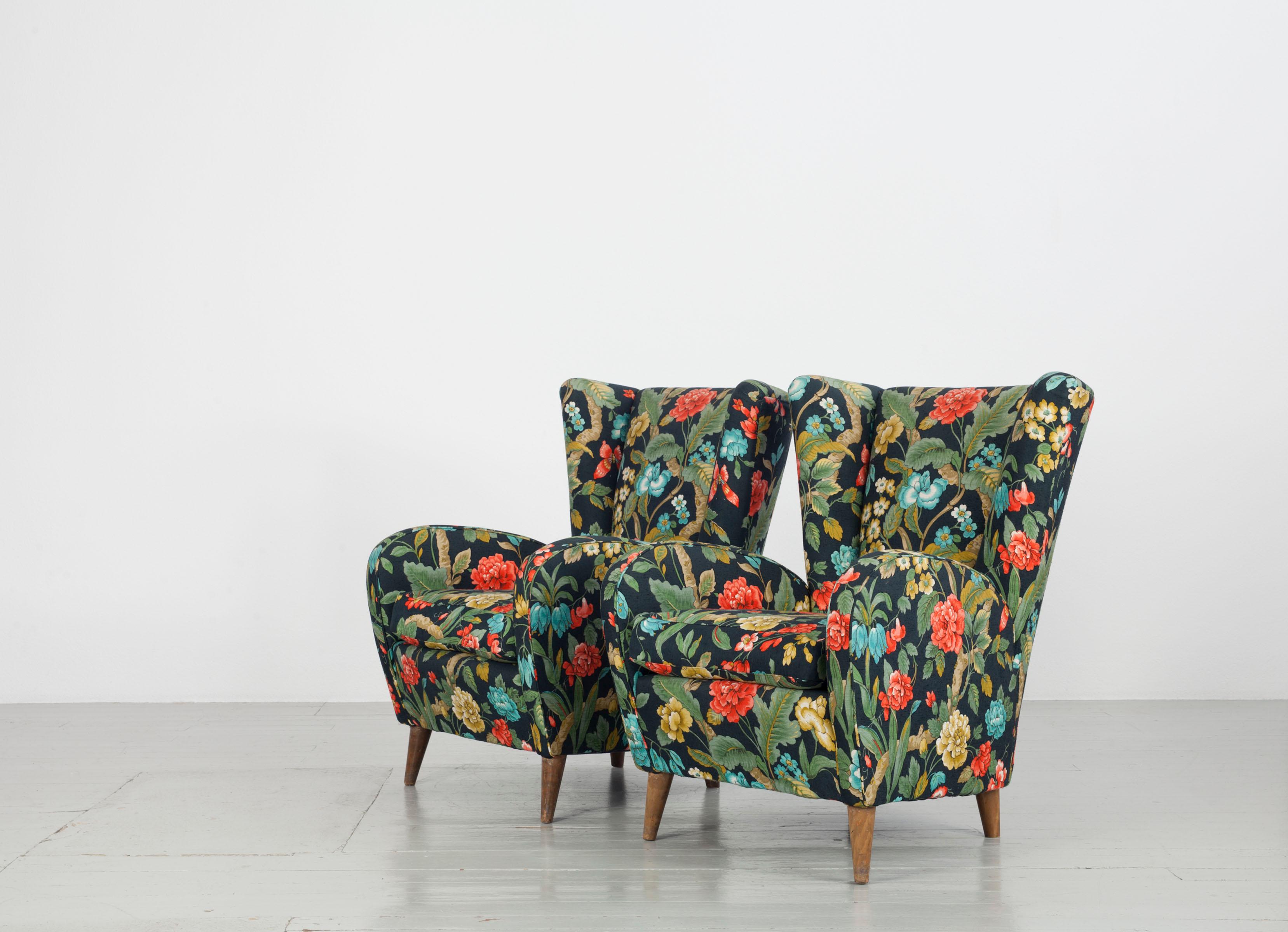 Mid-Century Modern Italian Set of 2 Floral Armchairs in the Style of Paolo Buffa, 1950s