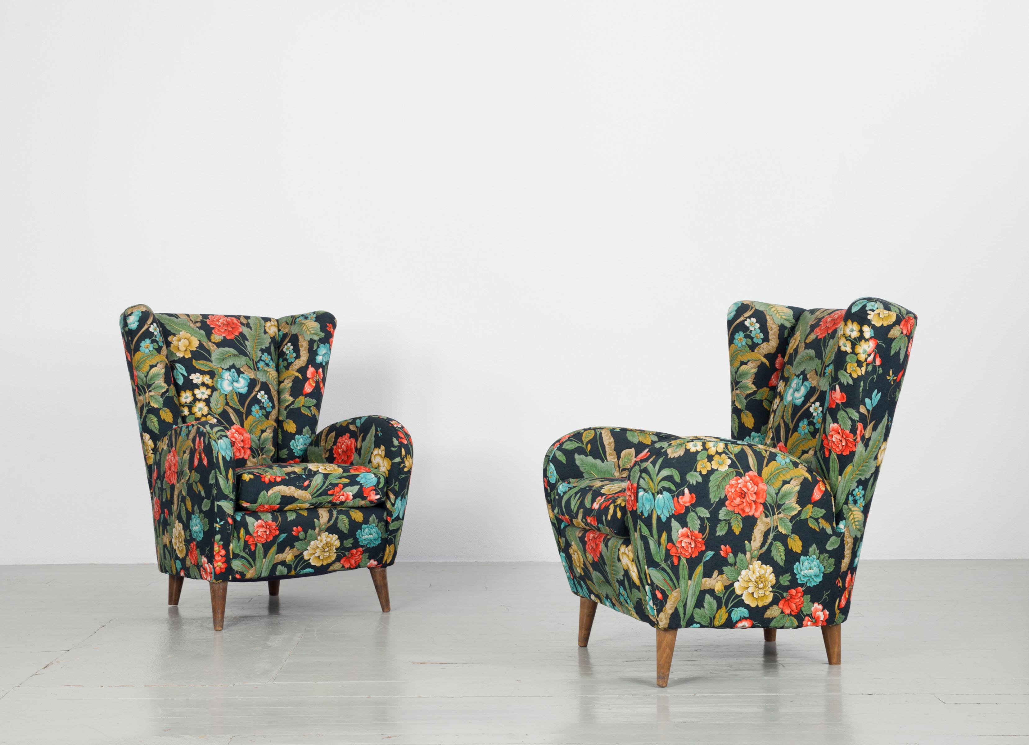 Italian Set of 2 Floral Armchairs in the Style of Paolo Buffa, 1950s In Fair Condition In Wolfurt, AT