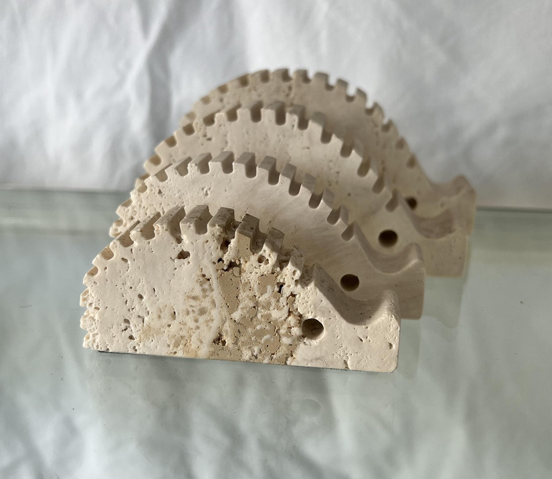 Hand-Crafted Italian Set of 4 Hedgehogs in Travertine Stone by Fratelli Mannelli For Sale