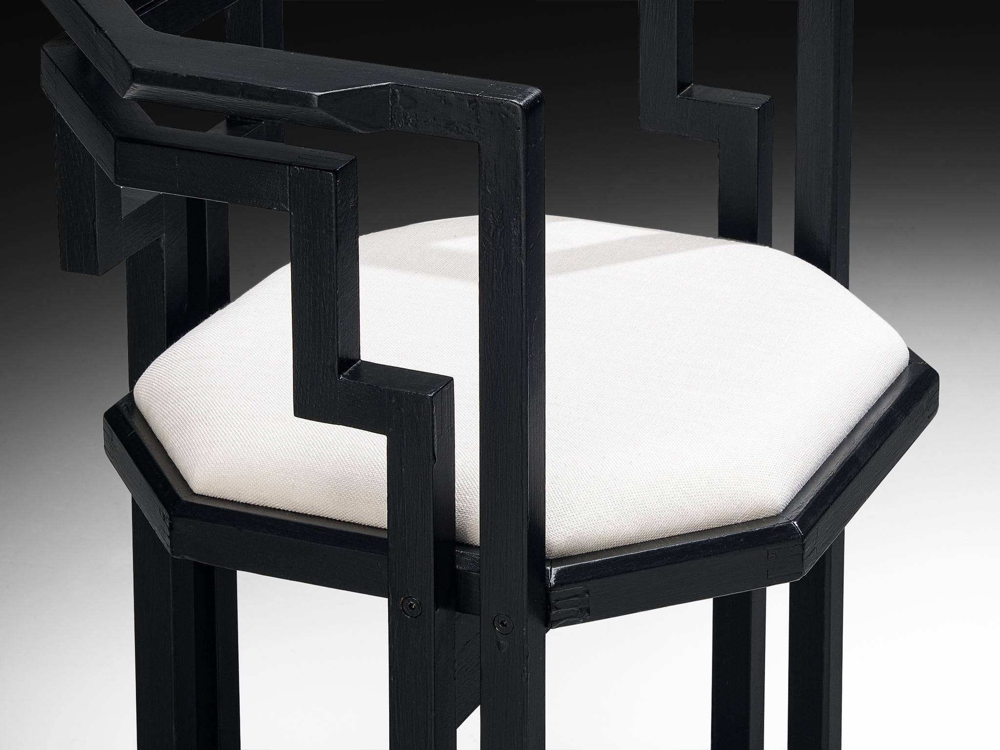 Italian Set of Eight Dining Chairs in Oak and White Upholstery (Moderne der Mitte des Jahrhunderts) im Angebot