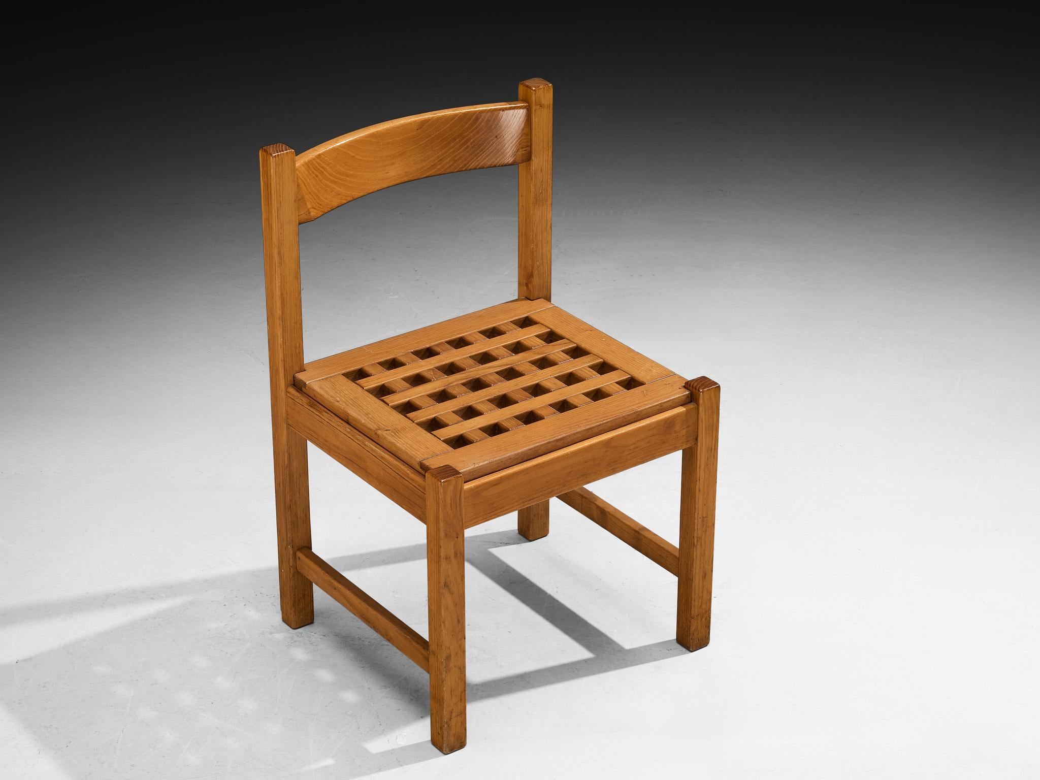 Juego italiano de ocho sillas de comedor italianas con asientos de rejilla en fresno en venta 4