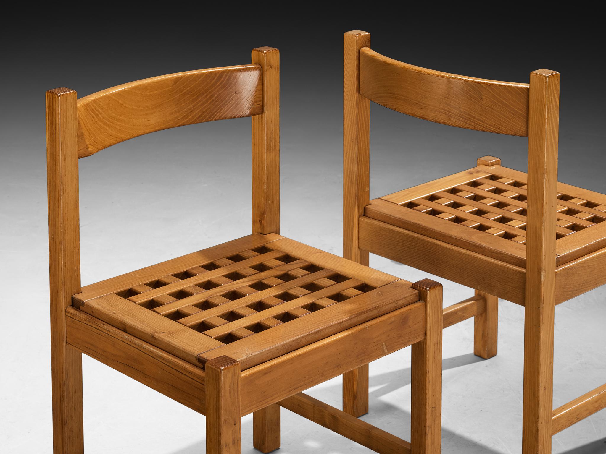 Juego italiano de ocho sillas de comedor italianas con asientos de rejilla en fresno Moderno de mediados de siglo en venta