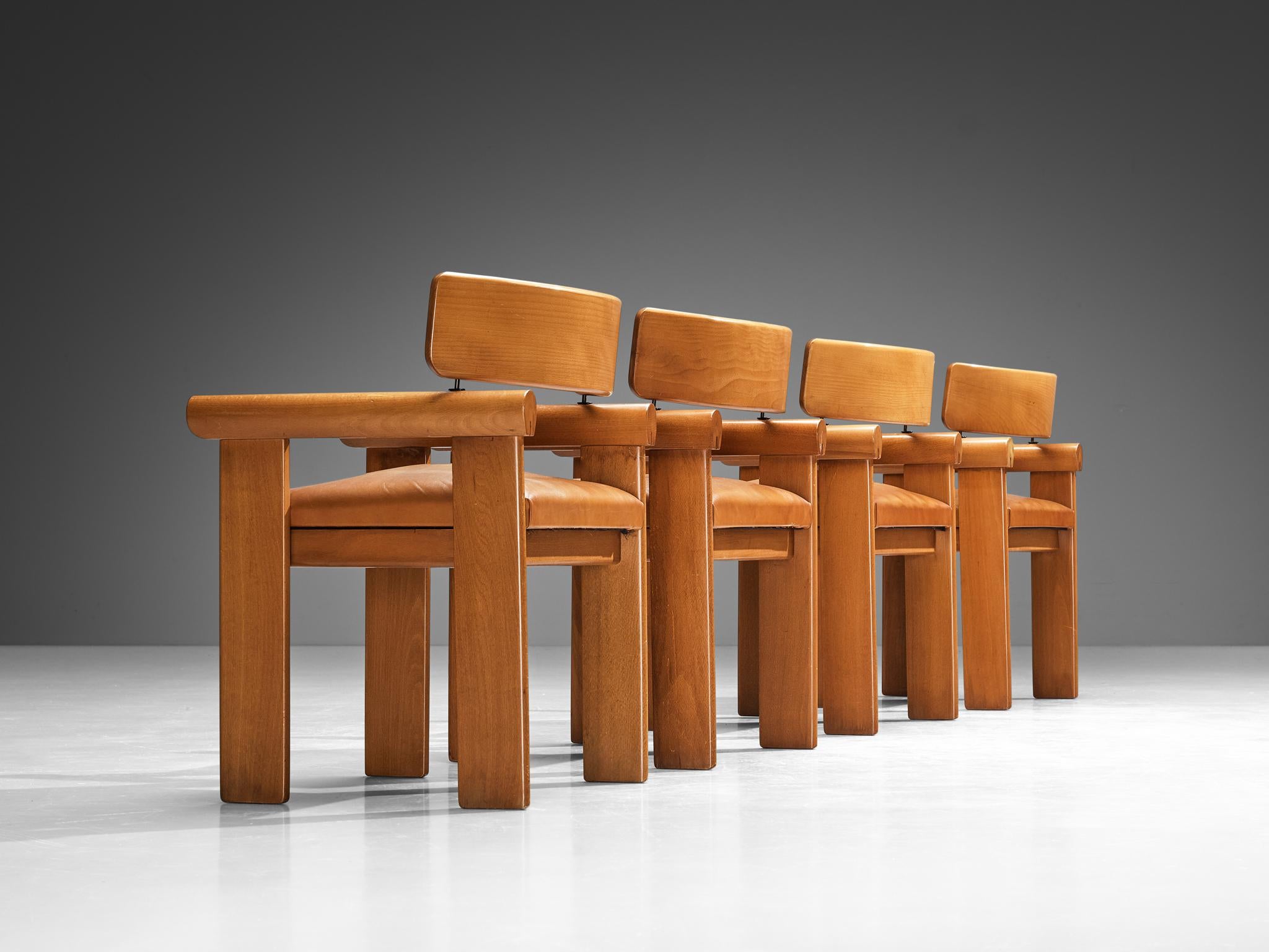 Mid-Century Modern Ensemble italien de quatre fauteuils architecturaux en cuir cognac en vente