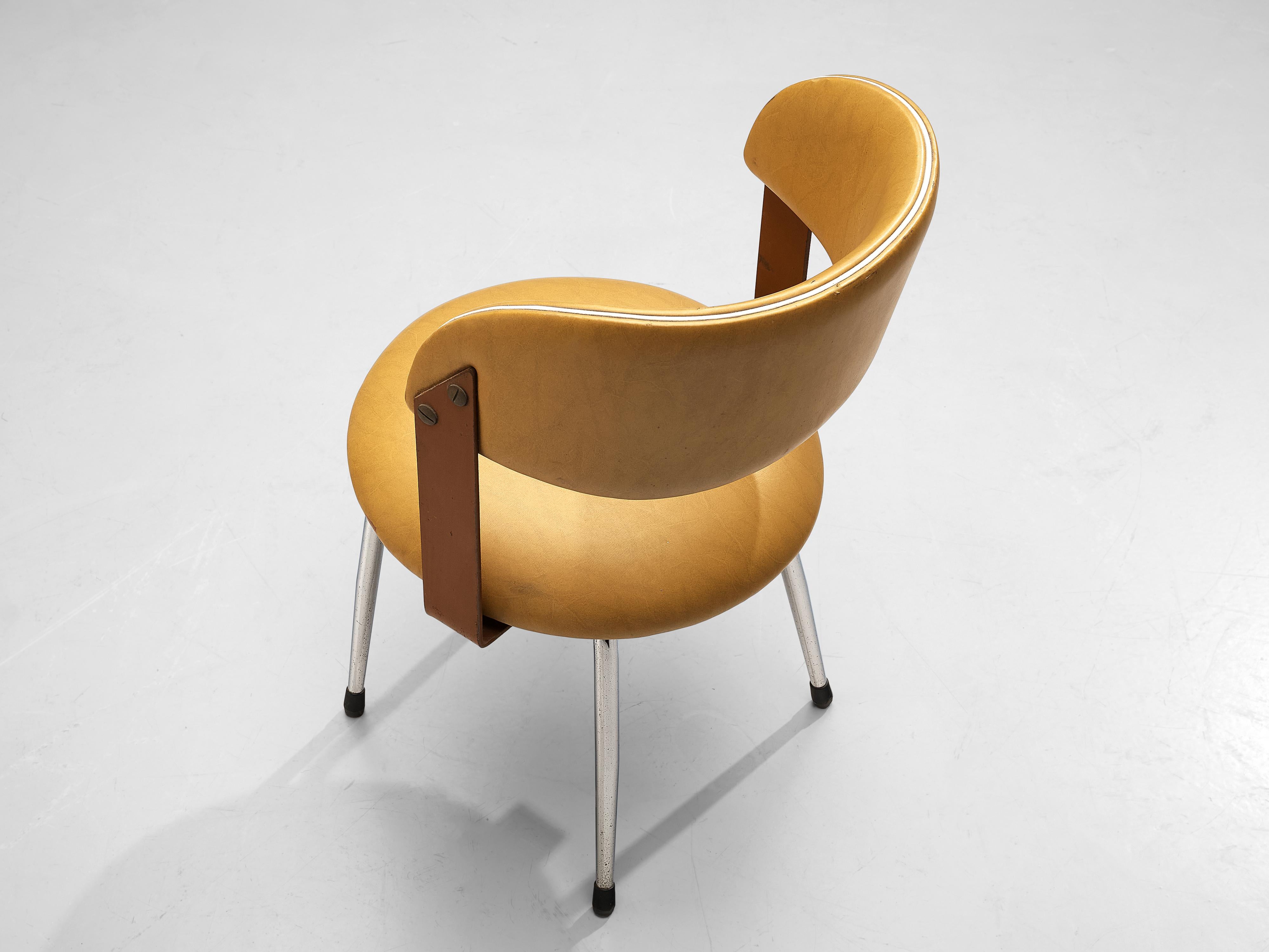 Italienische Esszimmerstühle aus Stahl und ockergelbem Leder in Ockergelb (Kunstleder) im Angebot