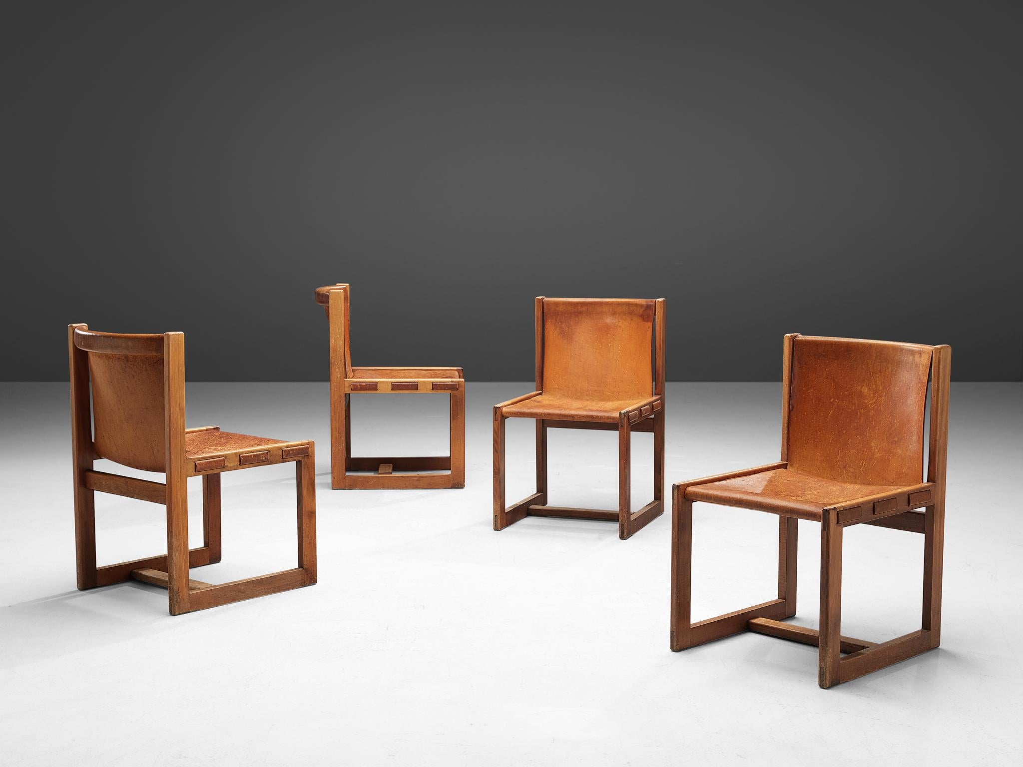 Set of four dining chairs, cognac leather and beech, Italy, 1960s

These Italian dining chairs show a basic design with straight lines, and a sincere construction in beech wood. The cognac leather seats and backs provide a pleasant comfort, and