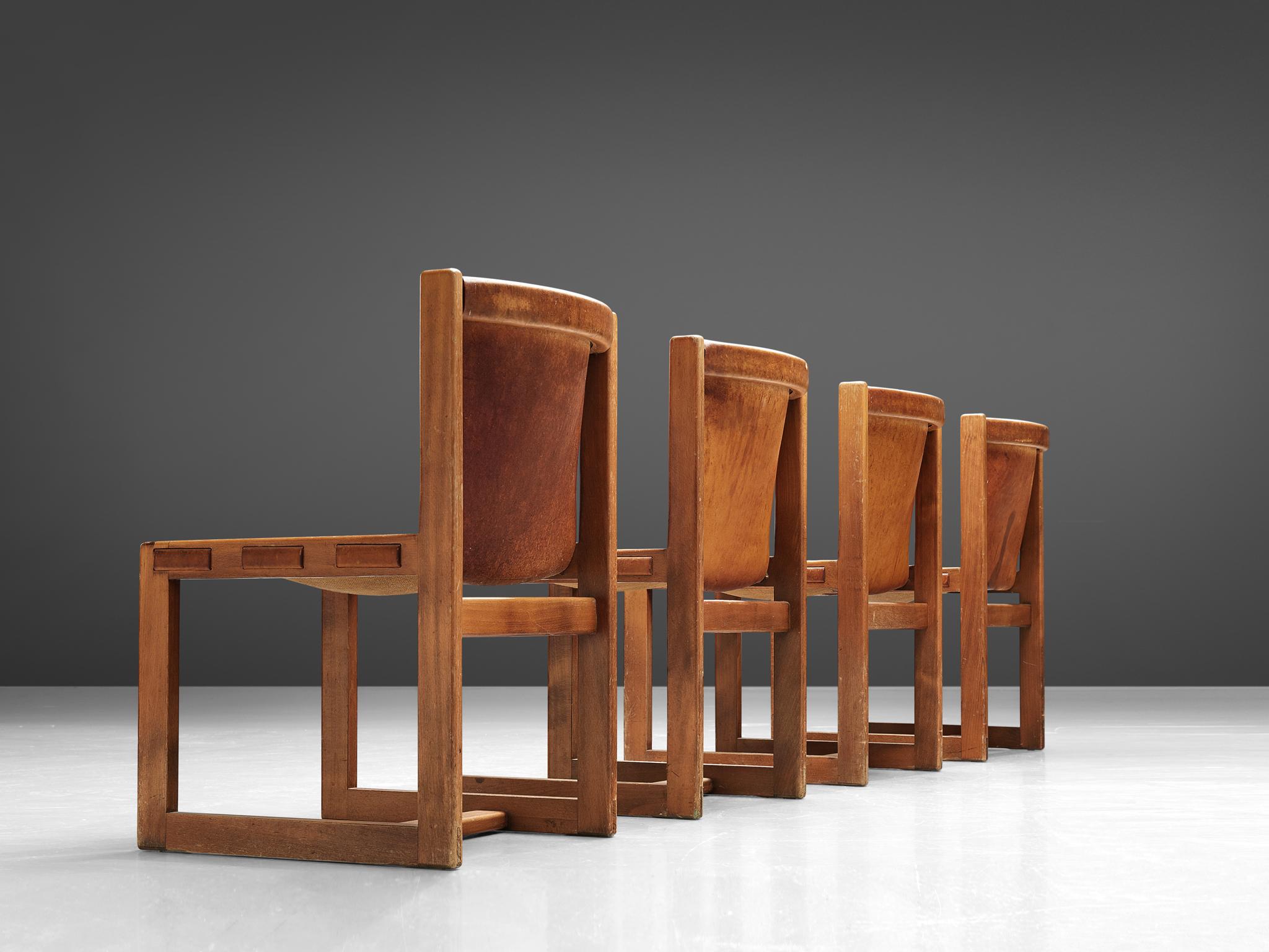 Italian Set of Four Dining Chairs in Patinated Cognac Leather In Good Condition In Waalwijk, NL