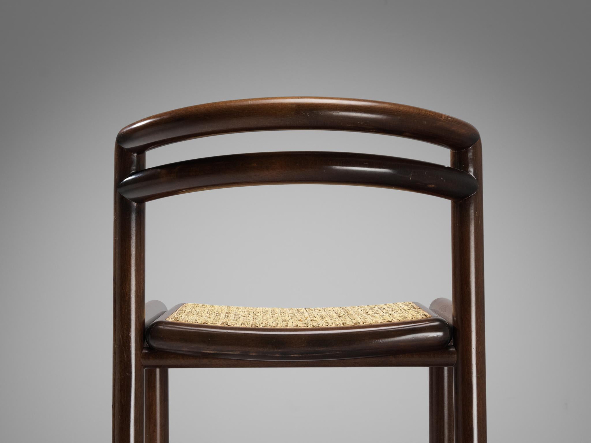 Italienisches Set aus vier Esszimmerstühlen aus gebeiztem Holz und Schilfrohr im Zustand „Gut“ im Angebot in Waalwijk, NL