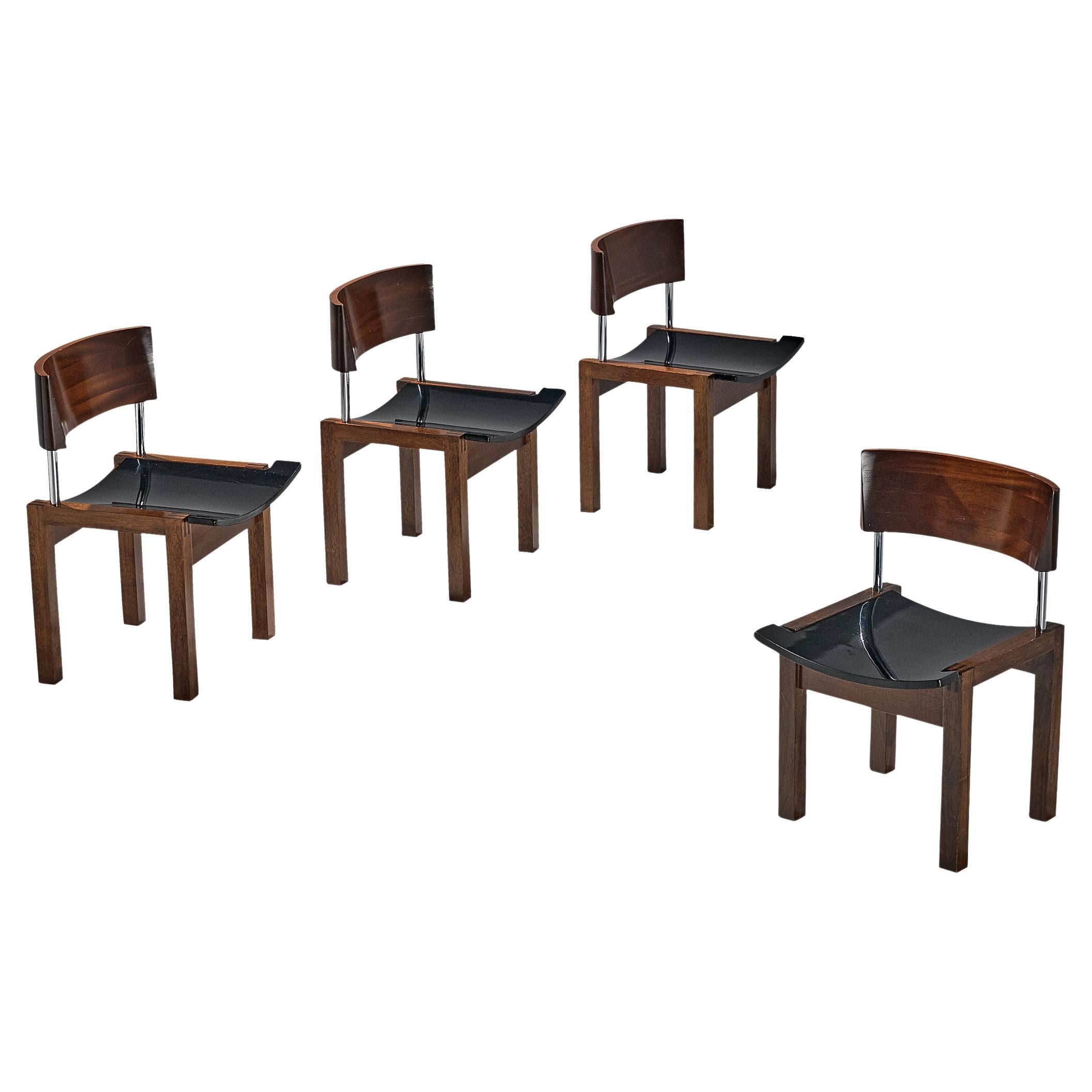 Ensemble italien de quatre chaises de salle à manger en bois et métal