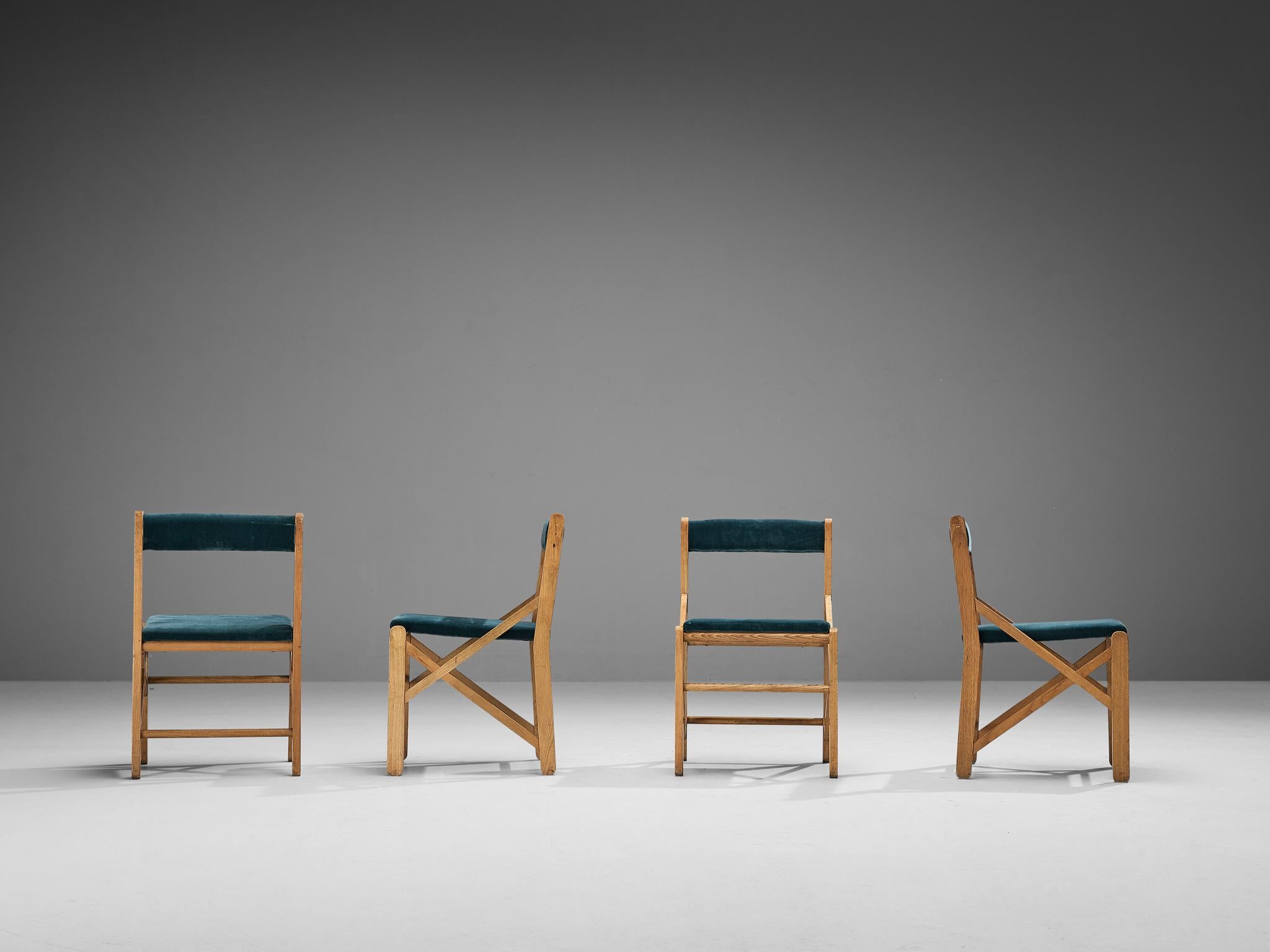 Italienischer Satz von vier Esszimmerstühlen aus Eiche mit strukturellen Rahmen  (Mitte des 20. Jahrhunderts) im Angebot