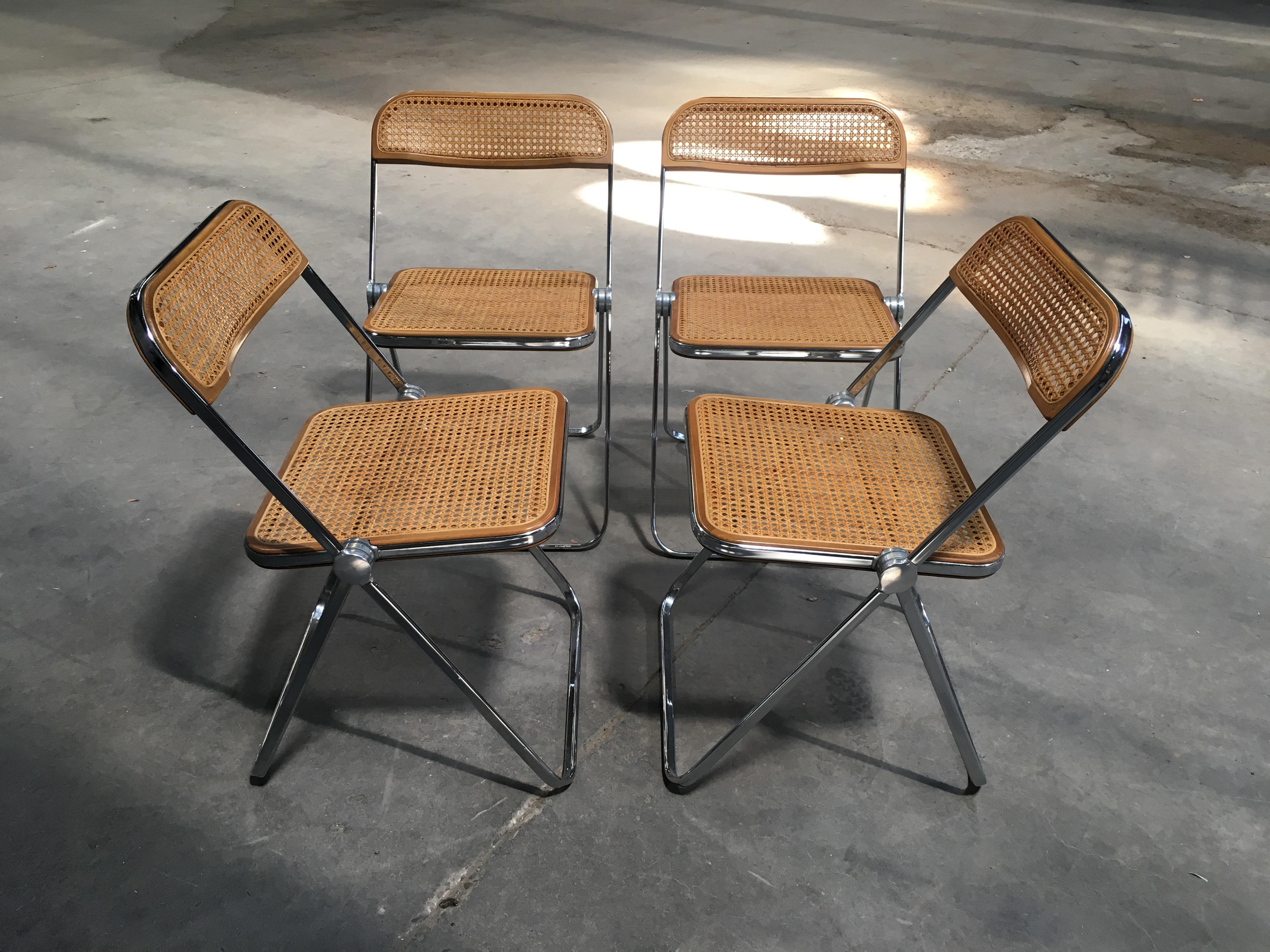 Italian Set of Four Woven Wicker and Wood Giancarlo Piretti 'Plia' Chairs In Excellent Condition In Prato, IT