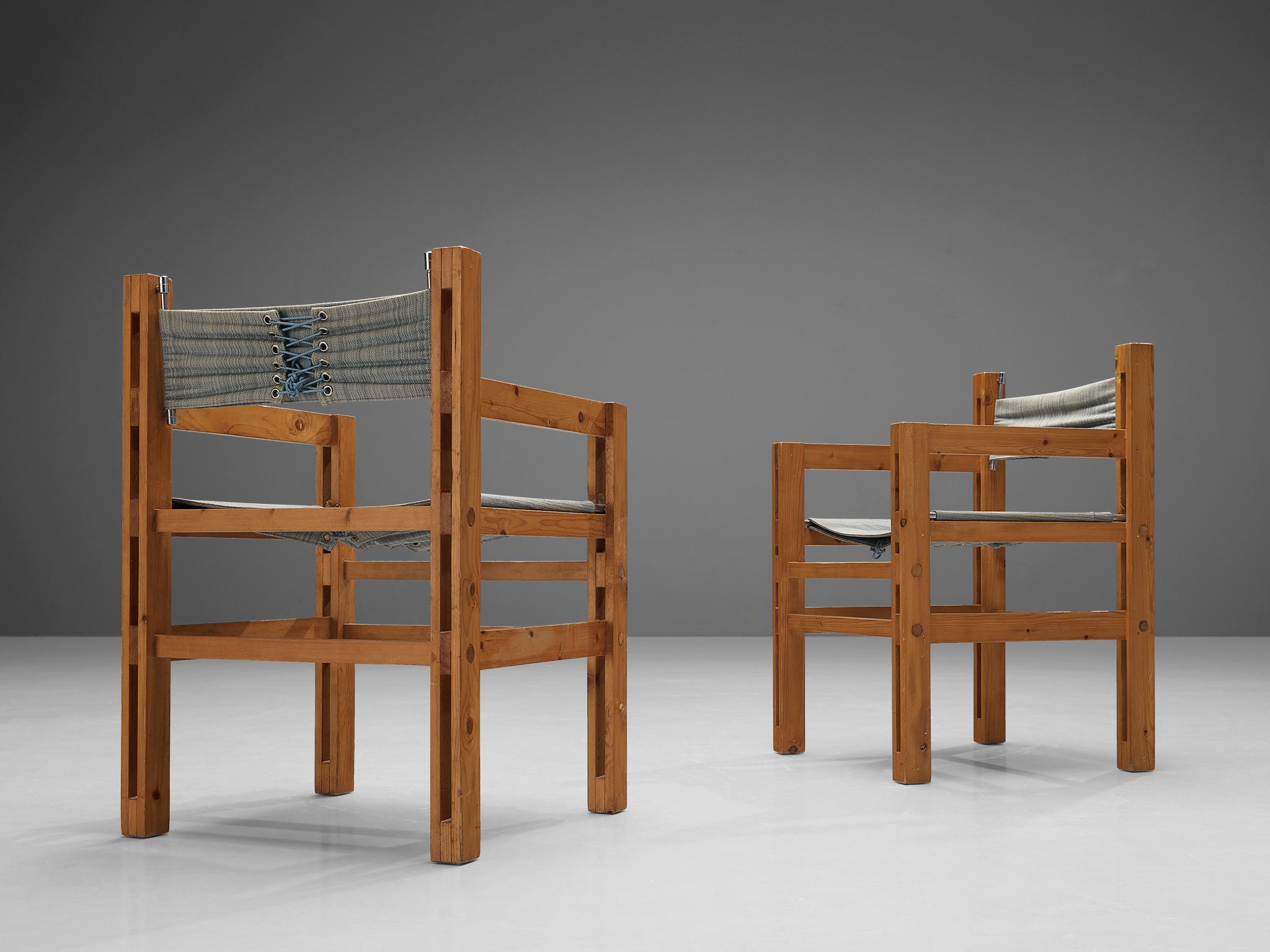 Mid-Century Modern Ensemble italien de six fauteuils en pin avec dossier dentelé bleu clair  en vente