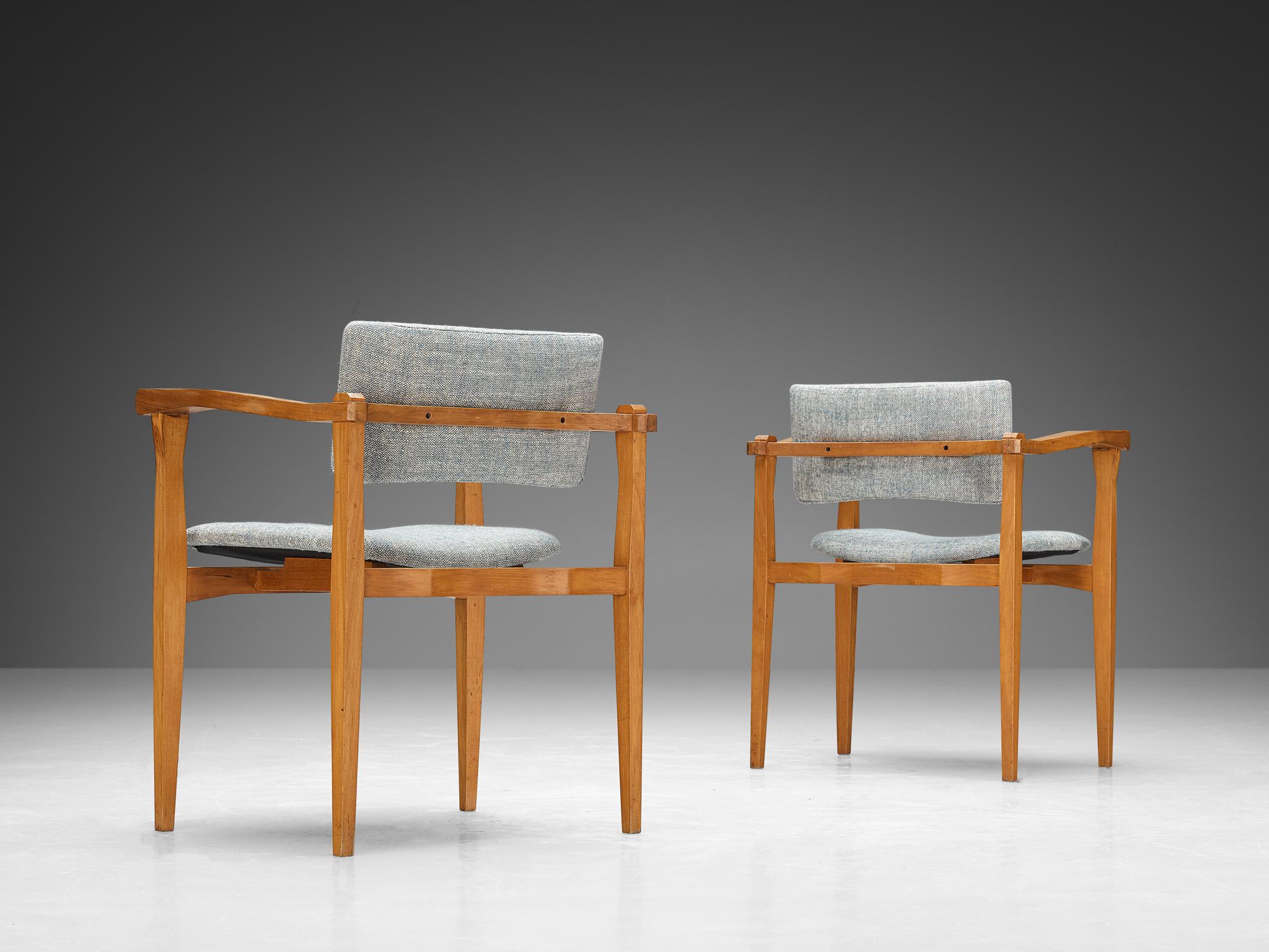 Mid-Century Modern Ensemble italien de six fauteuils en noyer et tapisserie Pierre Frey  en vente