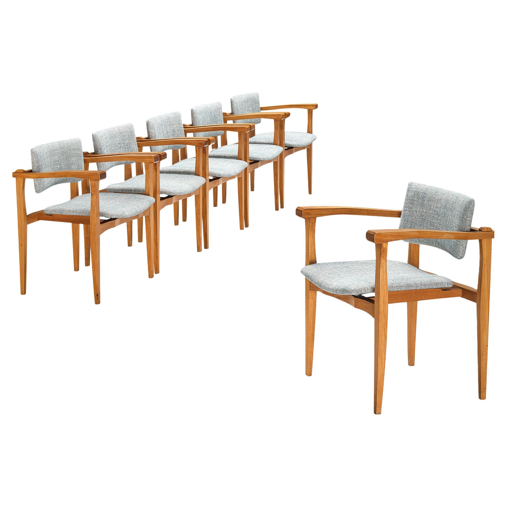 Italienisches Set aus sechs Sesseln aus Nussbaumholz und Pierre Frey-Polsterung  im Angebot