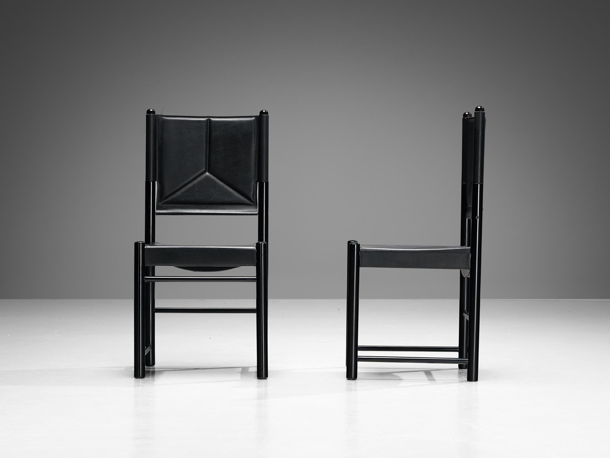 Italienisches Set aus sechs Esszimmerstühlen mit schwarzer Polsterung und schwarzem Gestell  im Angebot 4