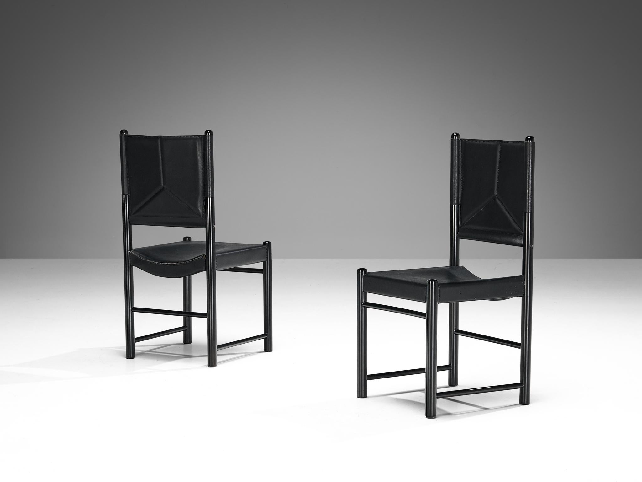 Italienisches Set aus sechs Esszimmerstühlen mit schwarzer Polsterung und schwarzem Gestell  im Zustand „Gut“ im Angebot in Waalwijk, NL