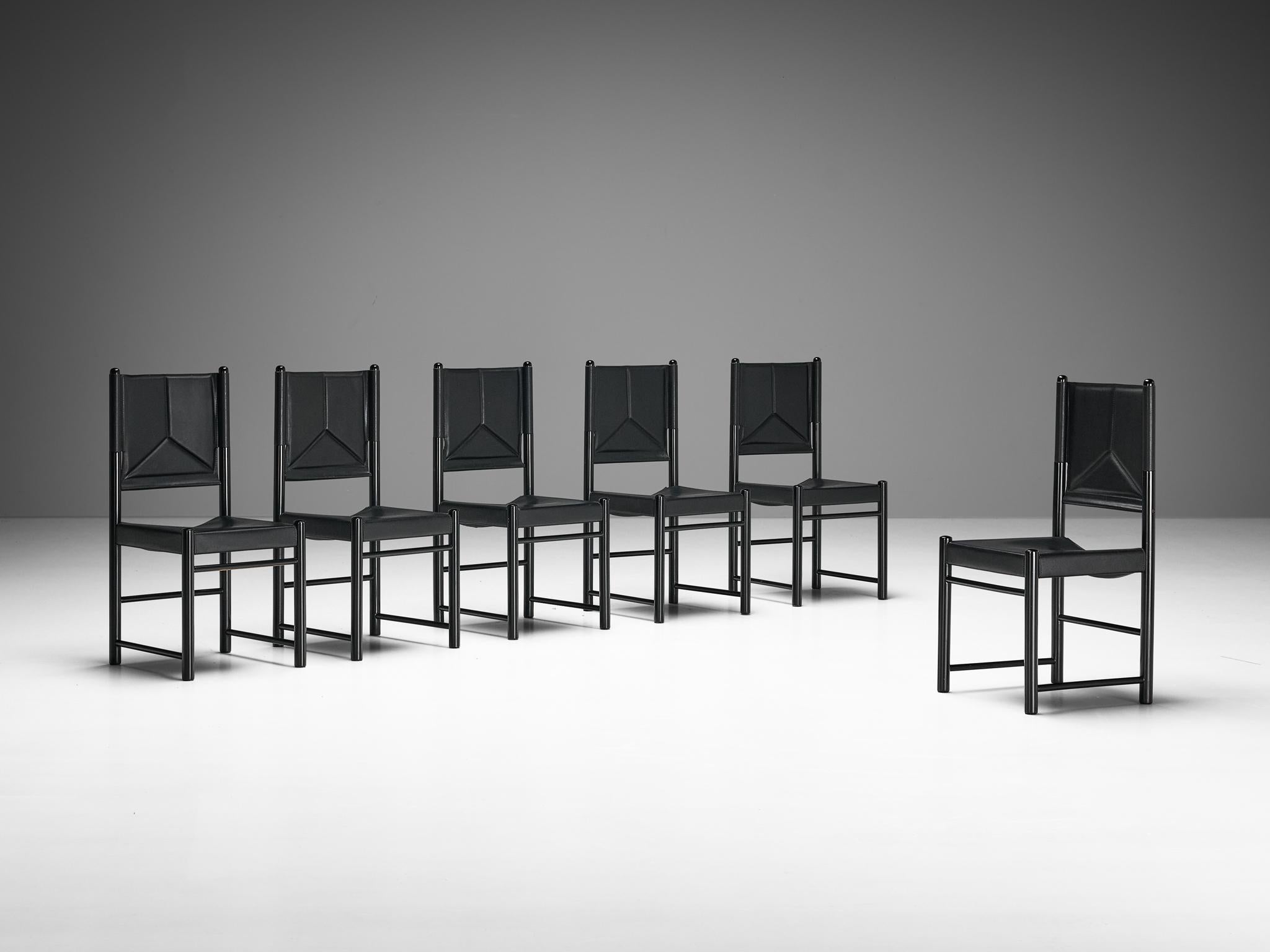 Italienisches Set aus sechs Esszimmerstühlen mit schwarzer Polsterung und schwarzem Gestell  im Angebot 3