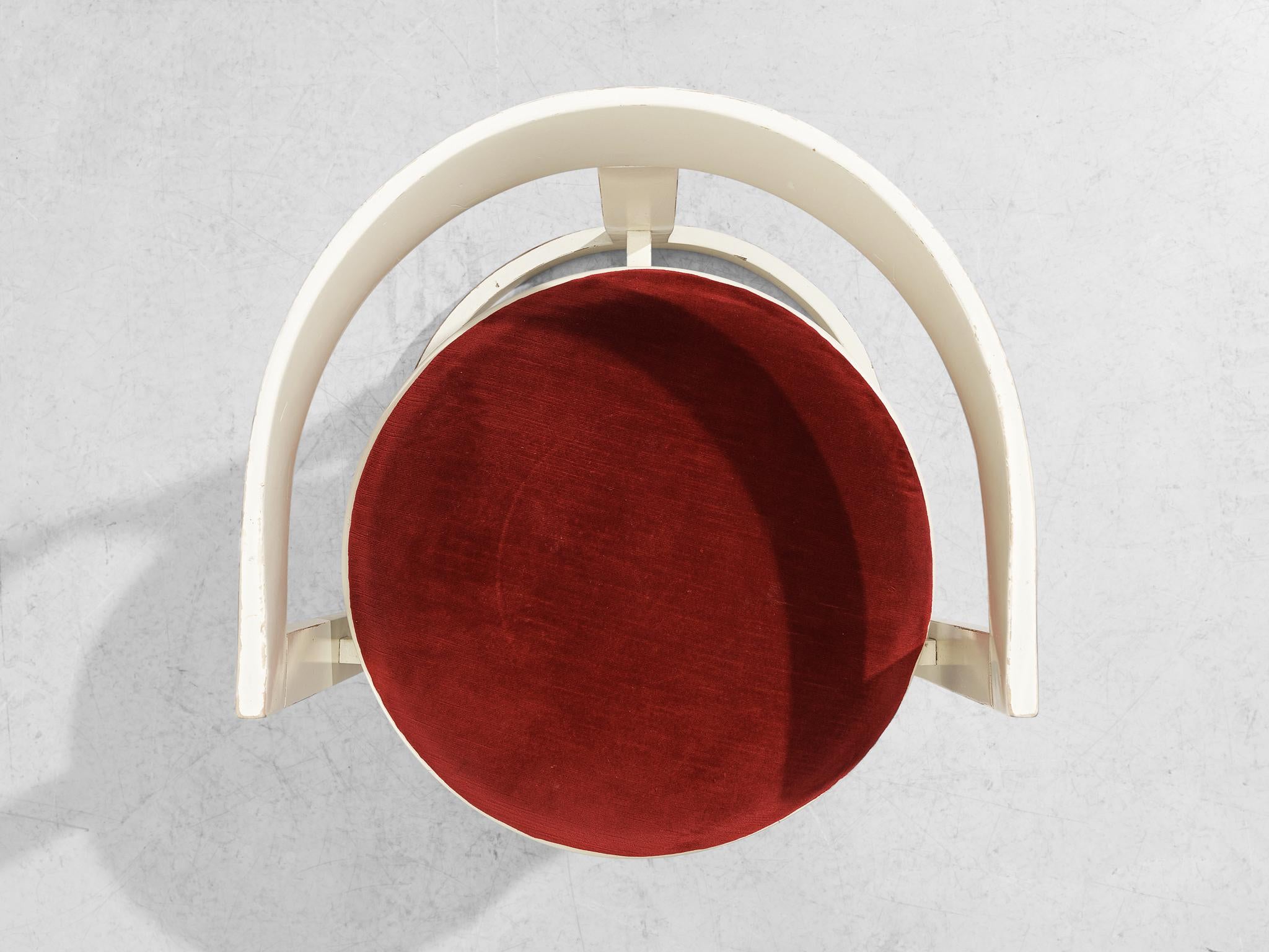 Set italiano di sei sedie da pranzo in velluto rosso e legno laccato bianco In condizioni buone a Waalwijk, NL