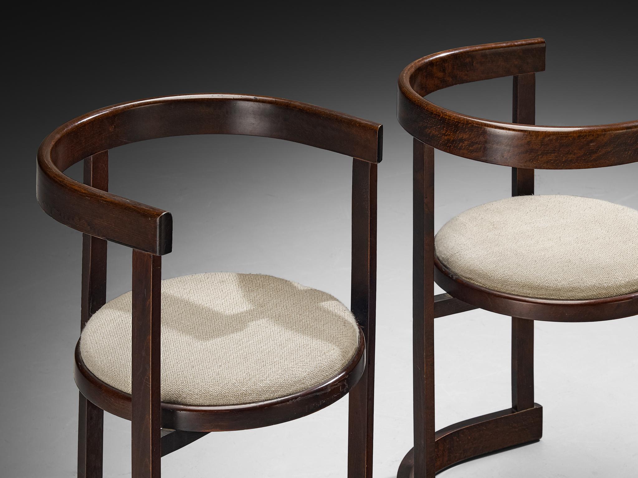 Set italiano di sei sedie da pranzo in legno tinto e tappezzeria bianco sporco in vendita 1