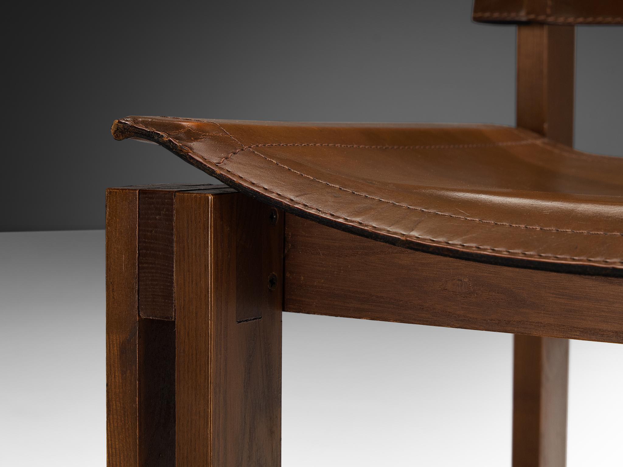 Conjunto italiano de seis sillas de comedor de mediados de siglo en fresno y cuero en venta 6