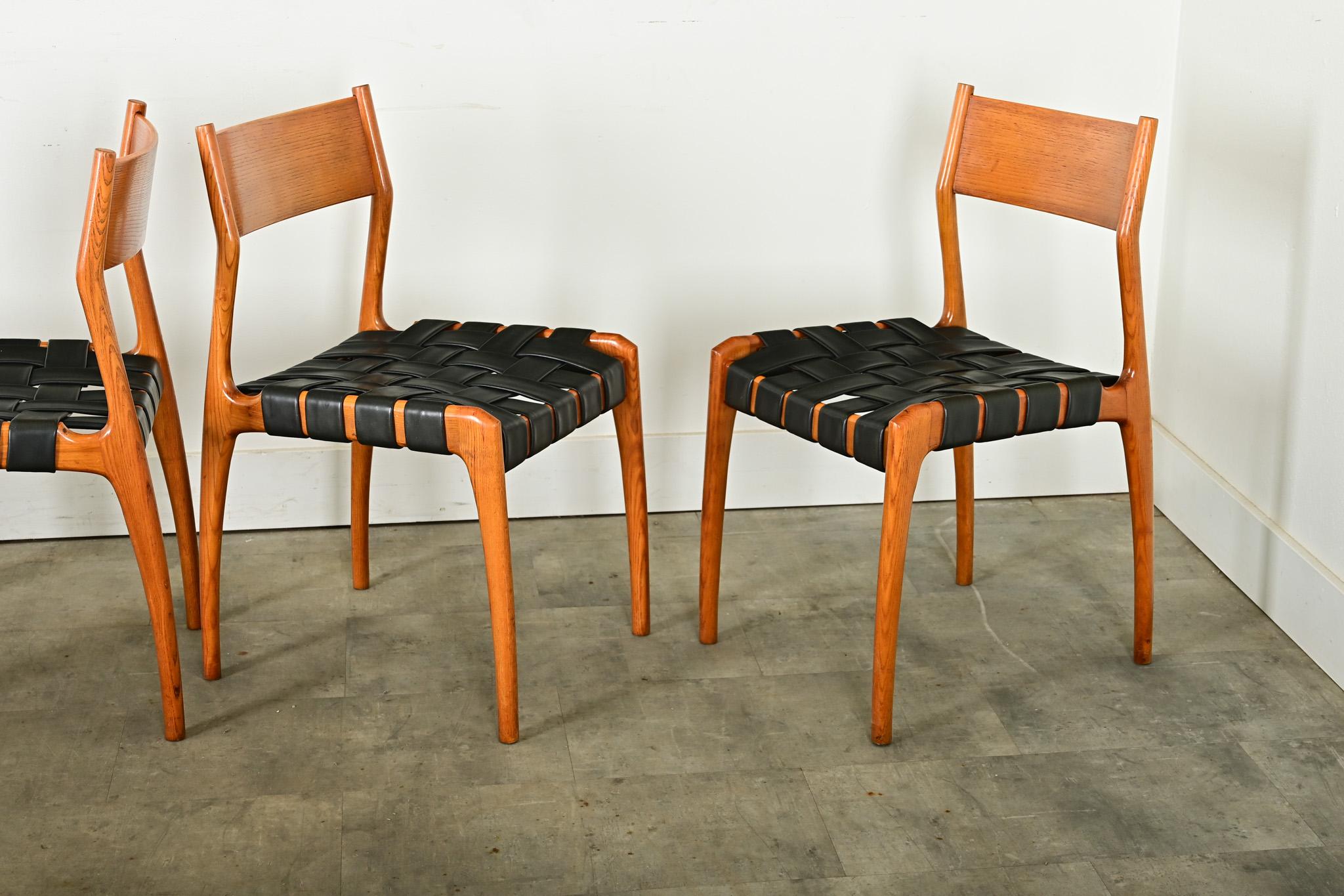 Ensemble italien de six chaises de salle à manger du siècle dernier en vente 6