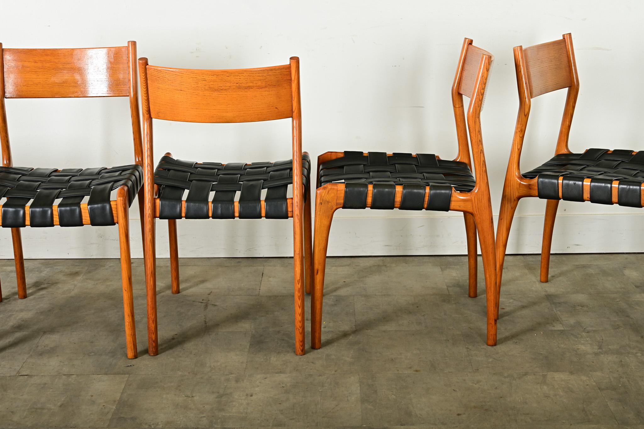 Ensemble italien de six chaises de salle à manger du siècle dernier en vente 7