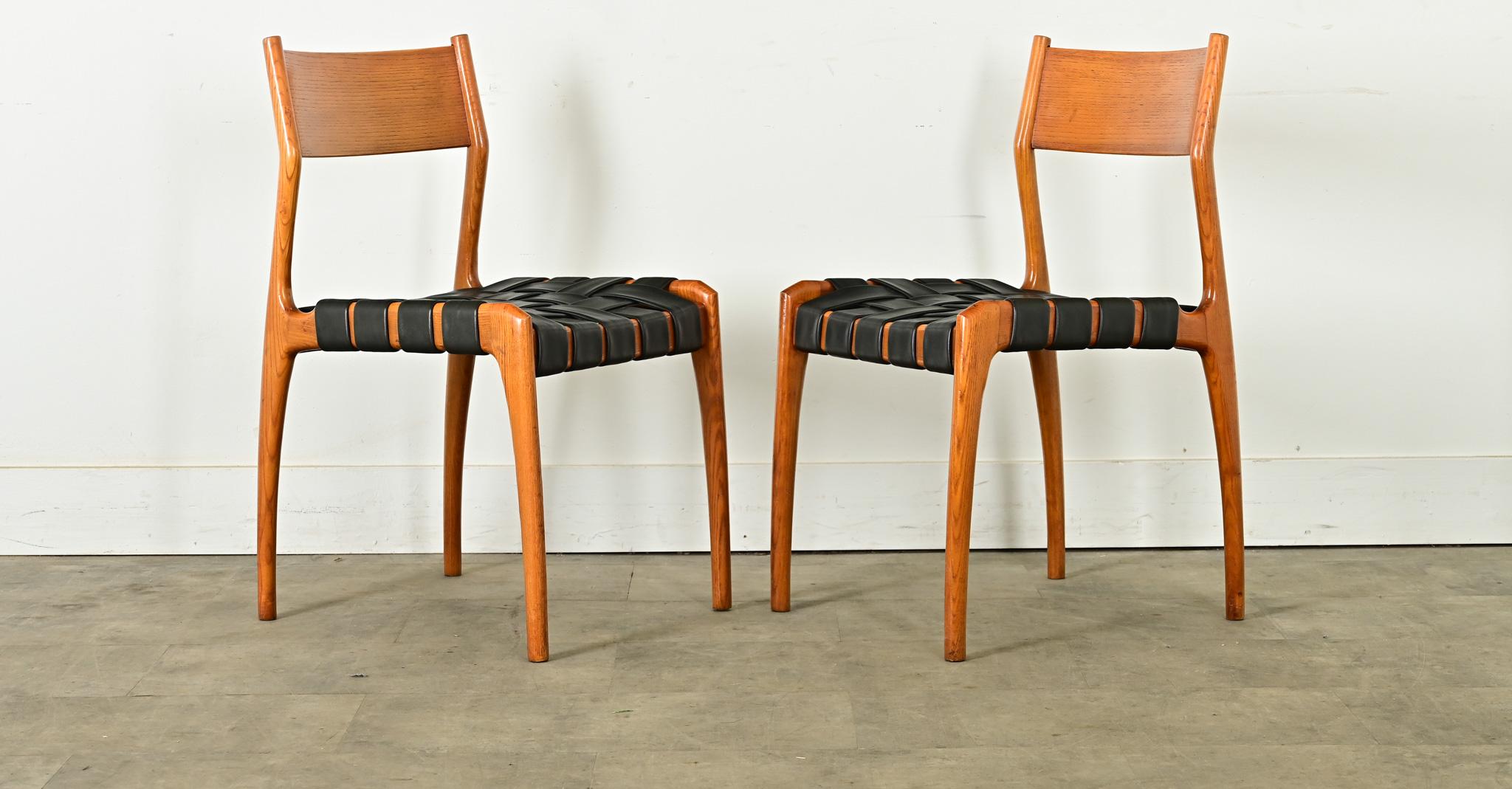 Ensemble italien de six chaises de salle à manger du siècle dernier en vente 9