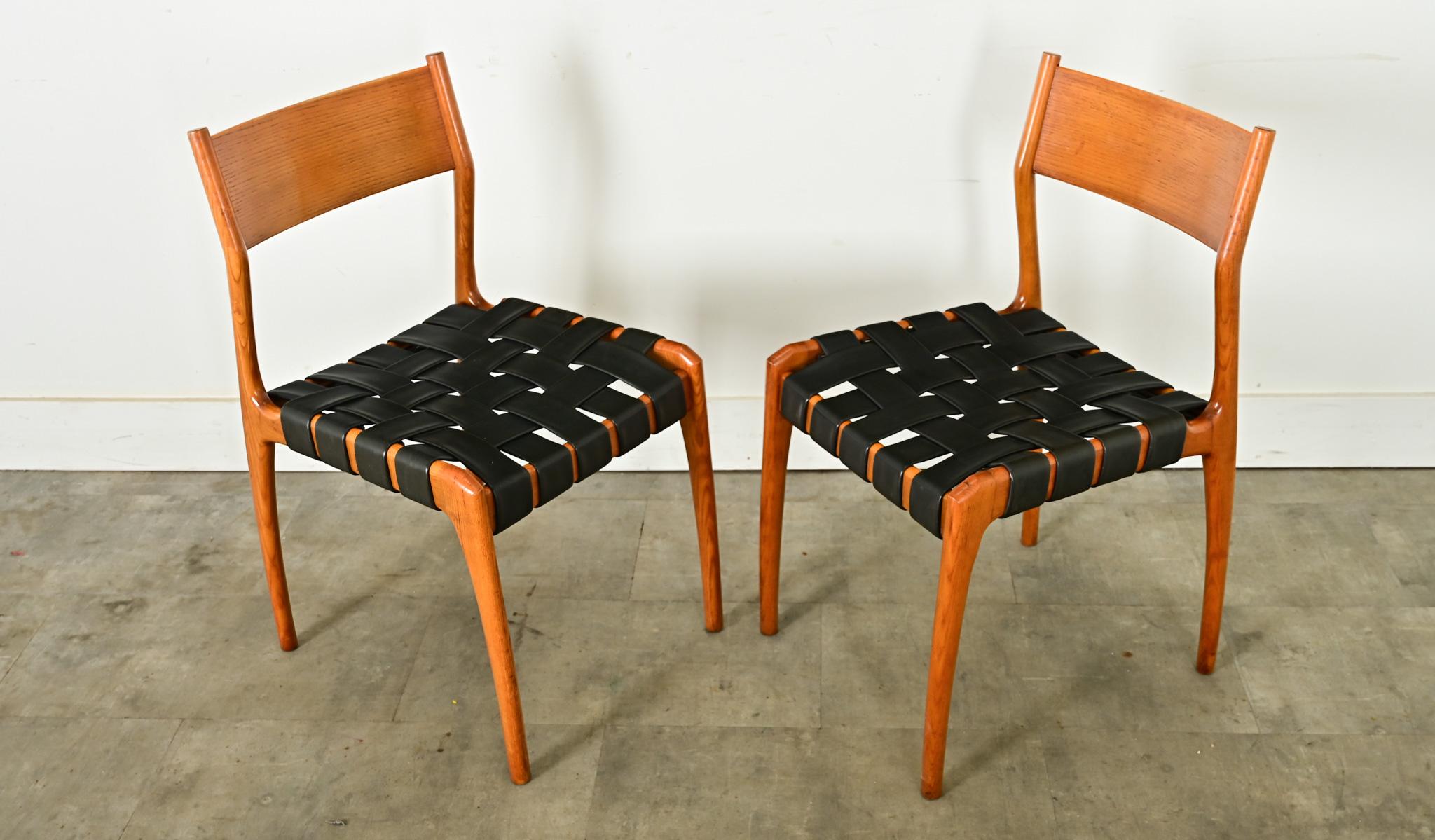 Ensemble italien de six chaises de salle à manger du siècle dernier en vente 10