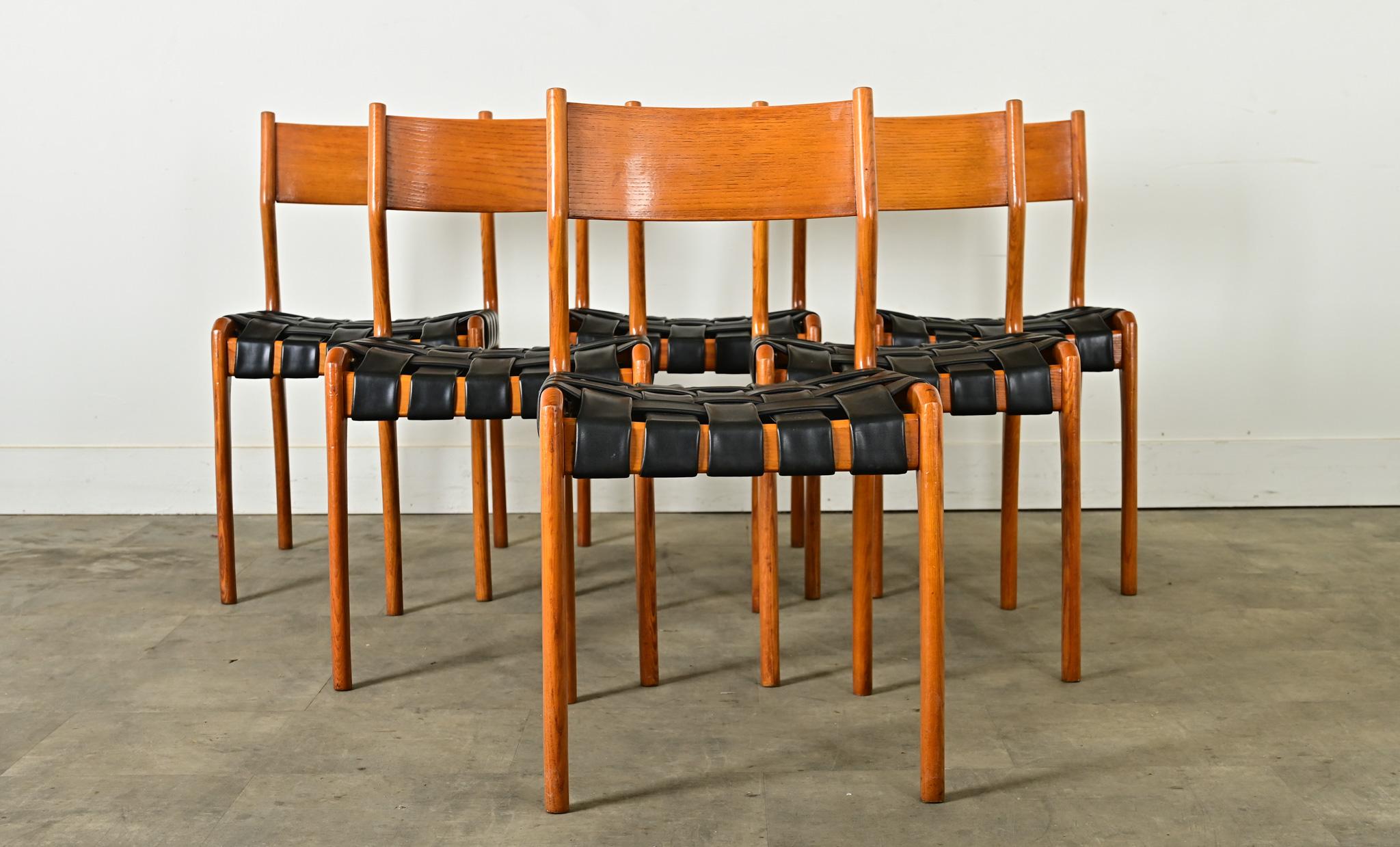 Mid-Century Modern Ensemble italien de six chaises de salle à manger du siècle dernier en vente