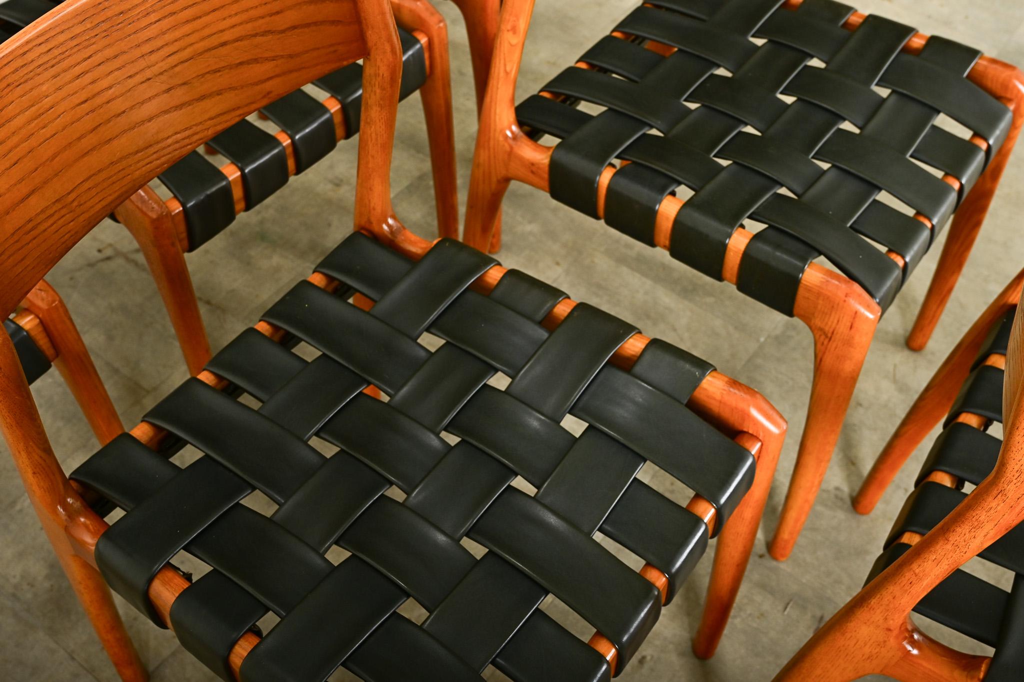 Cuir Ensemble italien de six chaises de salle à manger du siècle dernier en vente