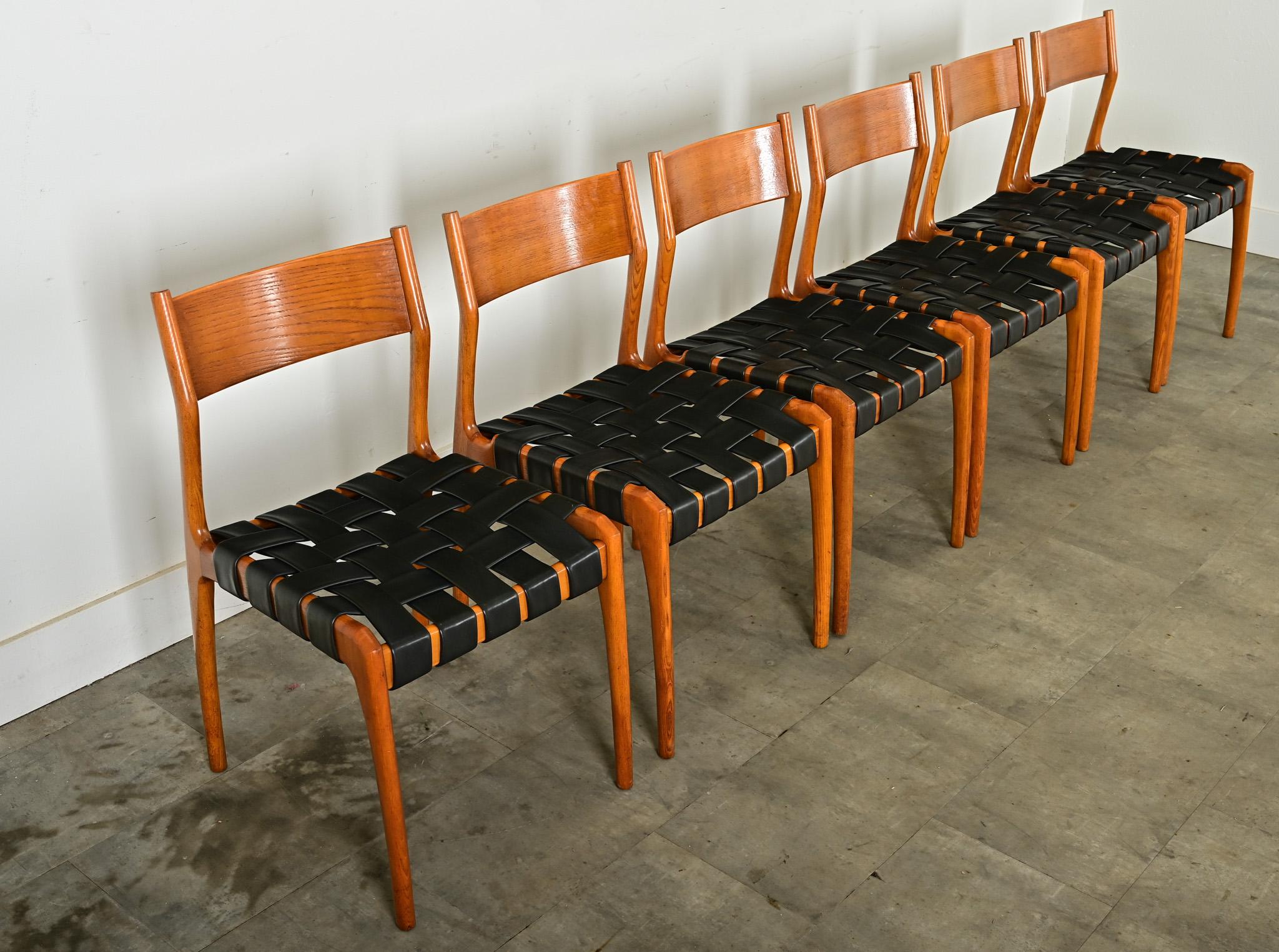 Ensemble italien de six chaises de salle à manger du siècle dernier en vente 2