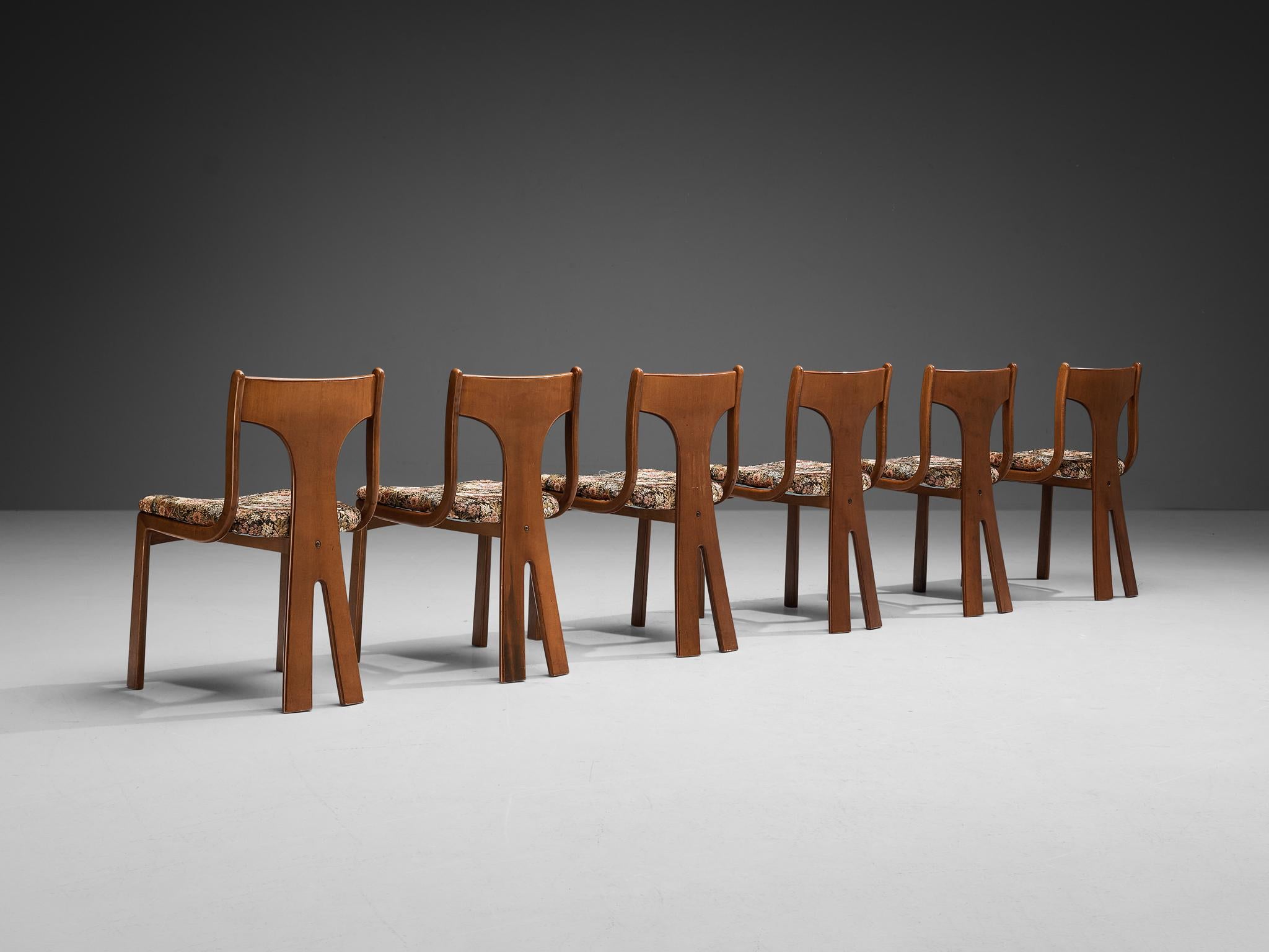 Set of six dining chairs, beech, fabric, Italy, 1960s

Set of six Italian mid-century modern dining chairs in a refreshing design. The back of these chairs has a very interesting shape, the lower part of the legs is shaped very sculpturally, while
