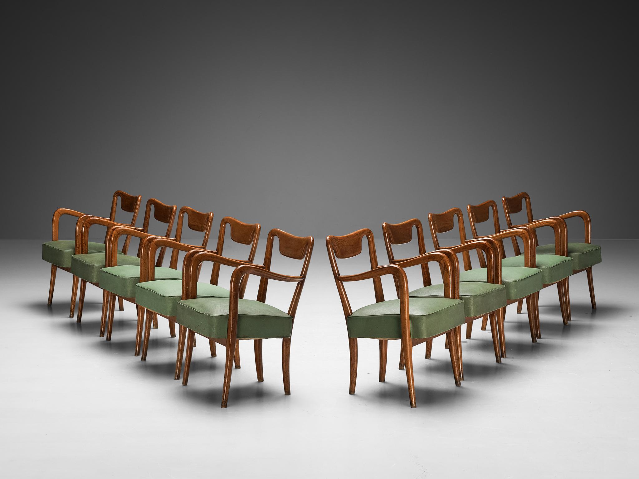 Ensemble de dix chaises de salle à manger, teck, faux cuir, Italie, années 1940

Un splendide ensemble de chaises de salle à manger provenant d'Italie dans les années 1940. Admiré pour sa forme intrinsèque et sa fabrication magistrale, ce design