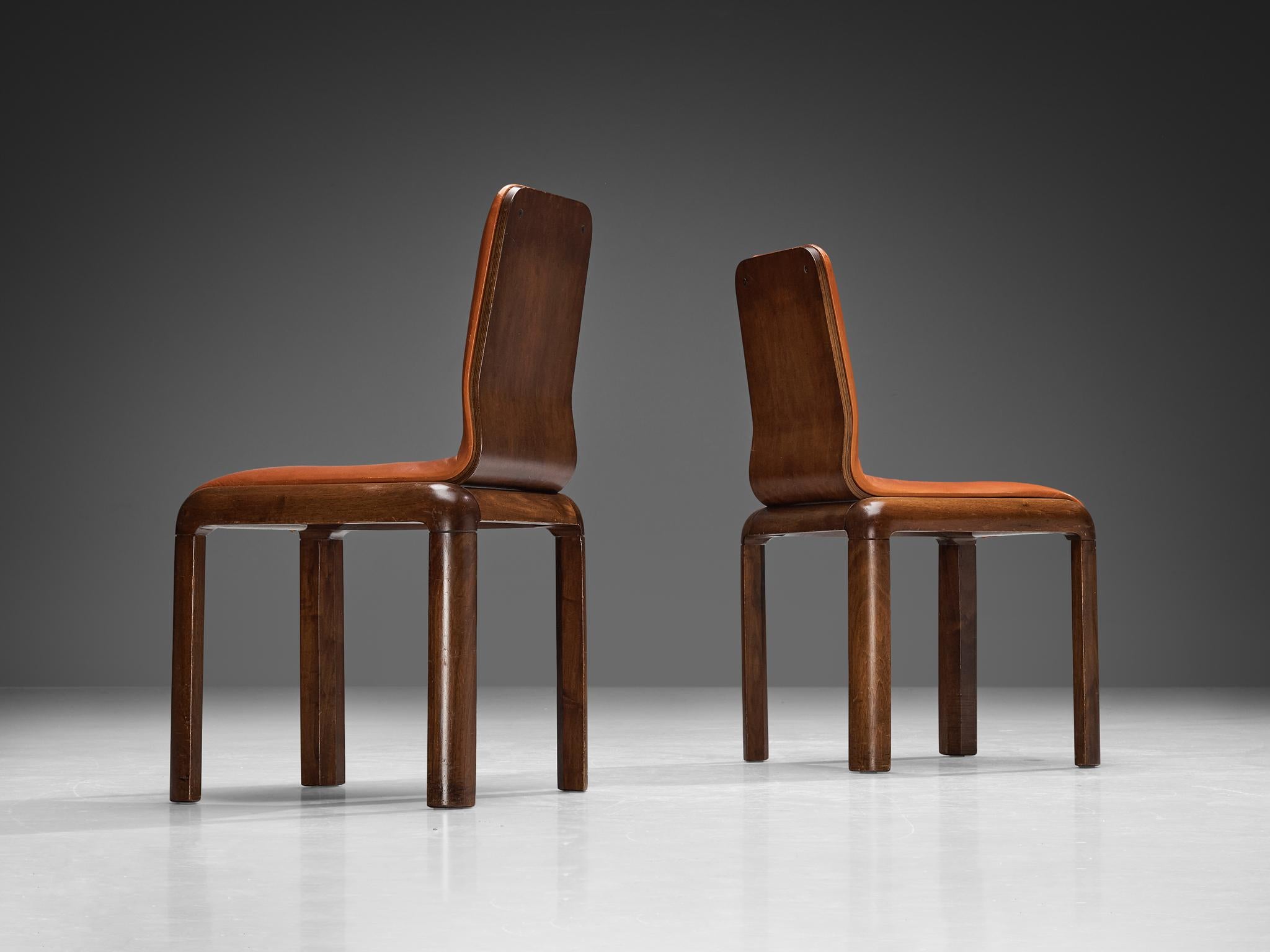 Mid-Century Modern Italian Set of Ten Dining Chairs in Walnut and Cognac Leather  For Sale