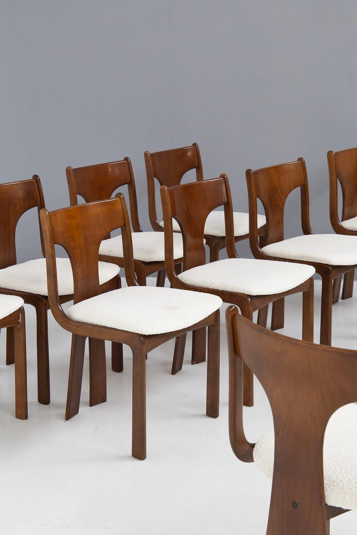 Italian Set of Ten Sculptural Dining Chairs in White Bouclè Upholstery In Good Condition In Milano, IT