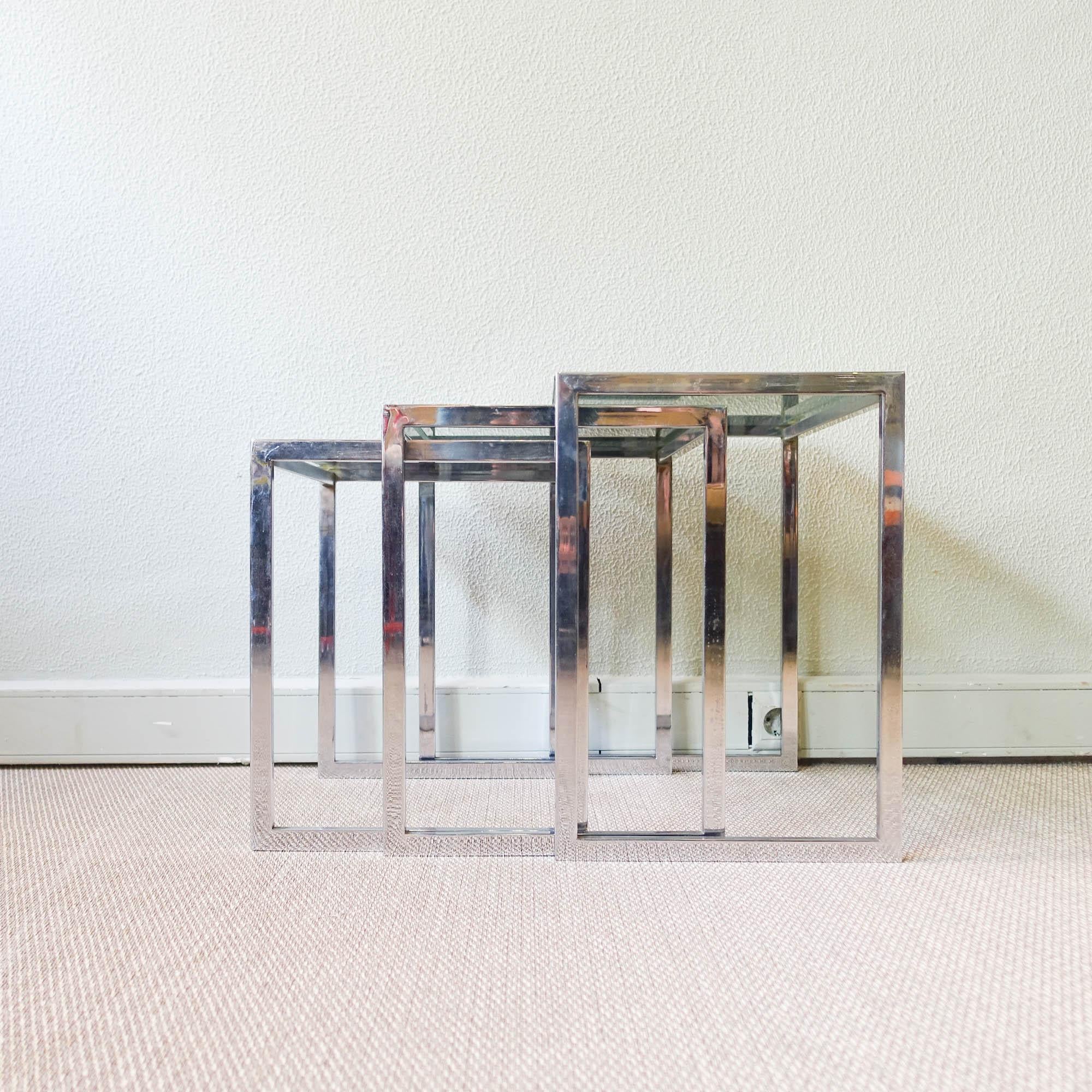 Italian Set of Three Nesting Tables, 1970s For Sale 4