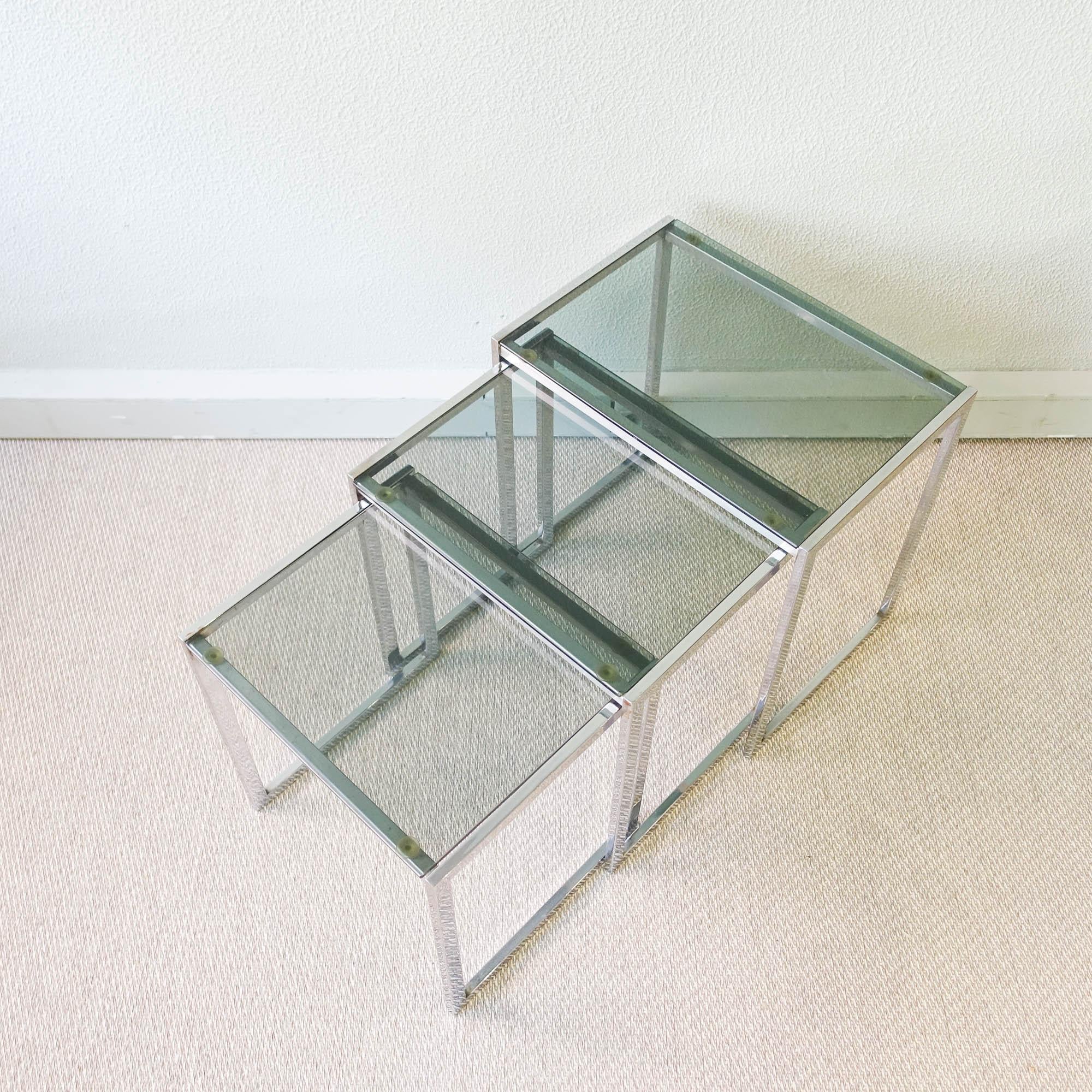 Italian Set of Three Nesting Tables, 1970s For Sale 9