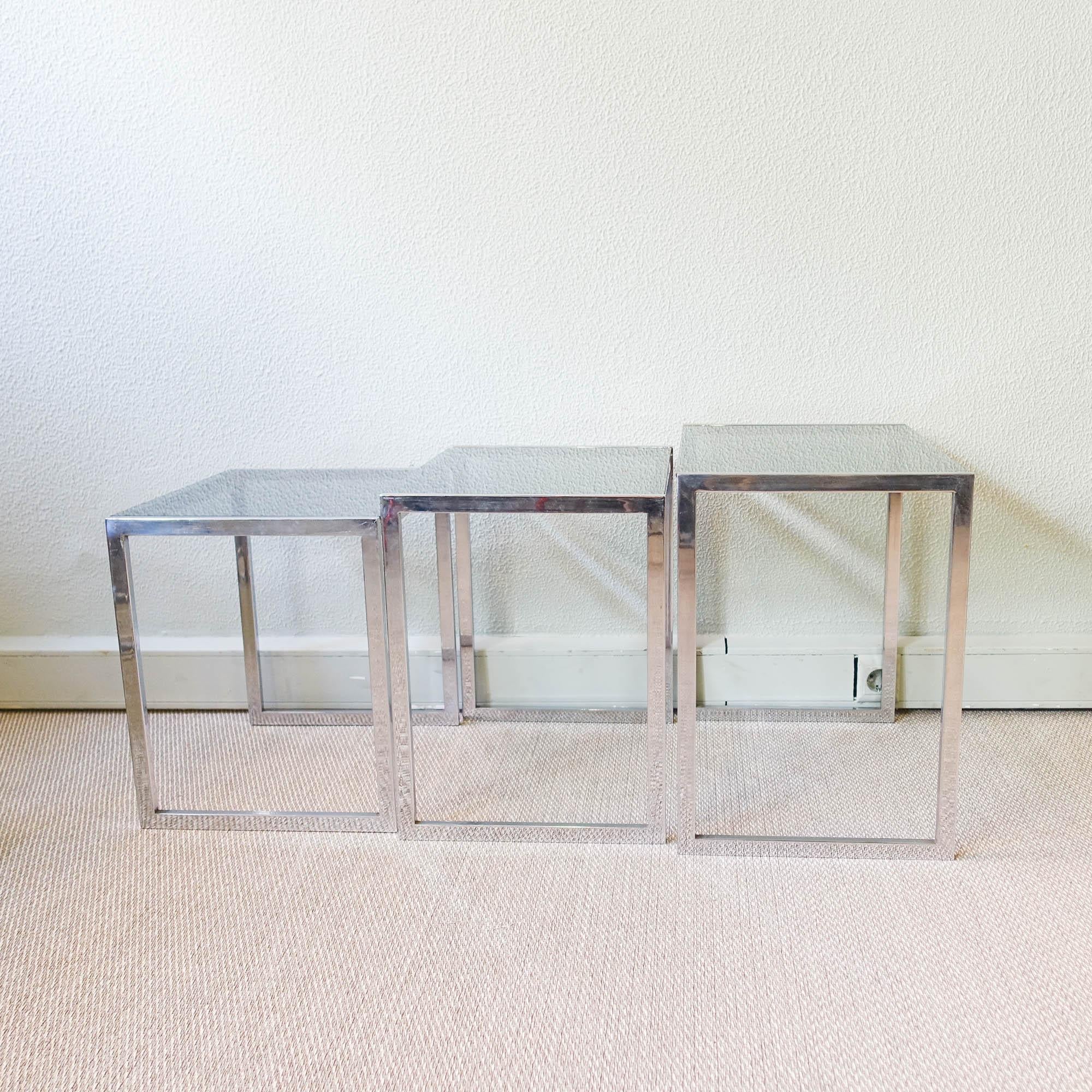 Italian Set of Three Nesting Tables, 1970s For Sale 2