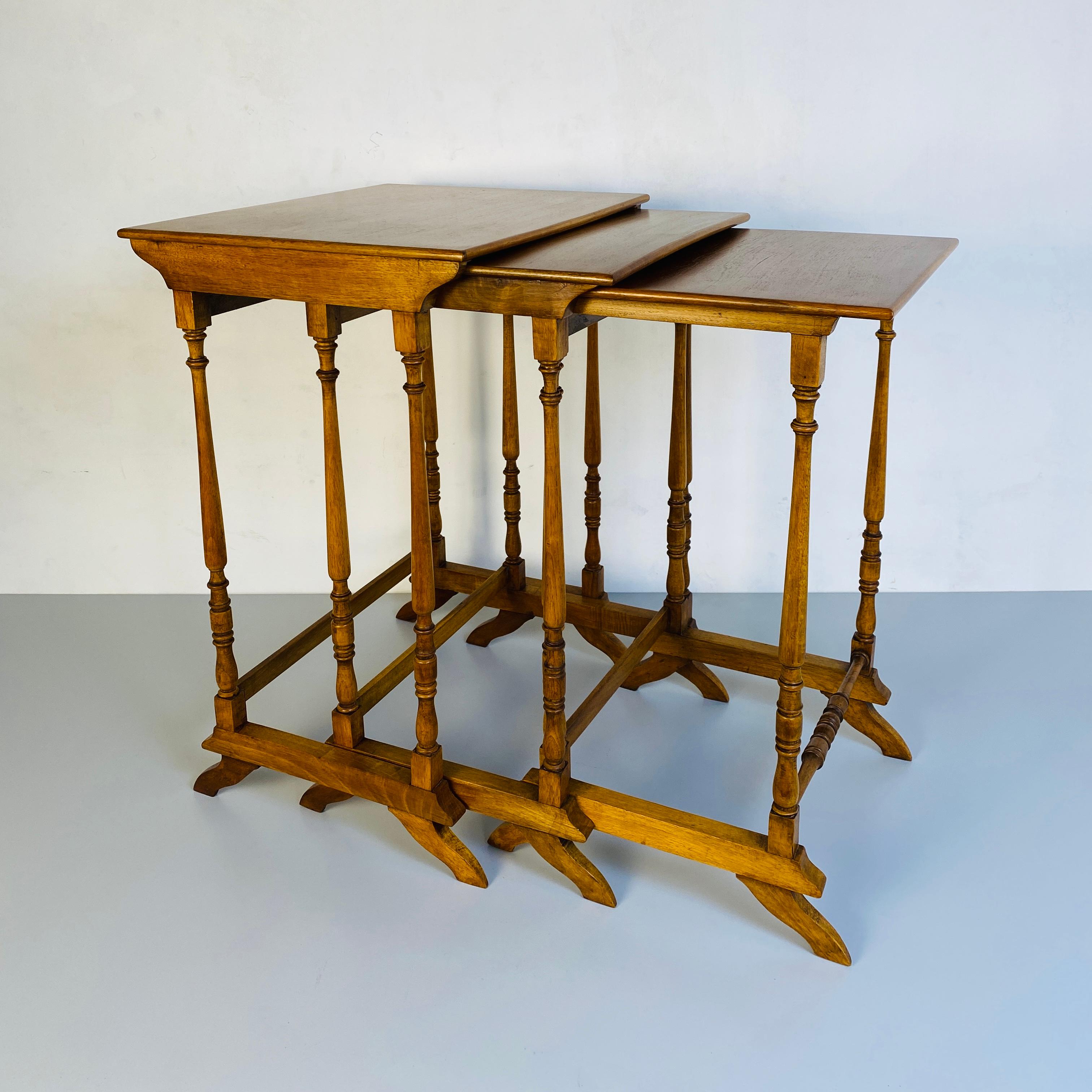 Italian set of three rectangular light wood tables with shapely legs, 1900s
Set of three rectangular tables in light wood with shapely legs, which can be inserted one inside the other.

Fully restored, no defects.

Measurements
Large 35 x 46 x