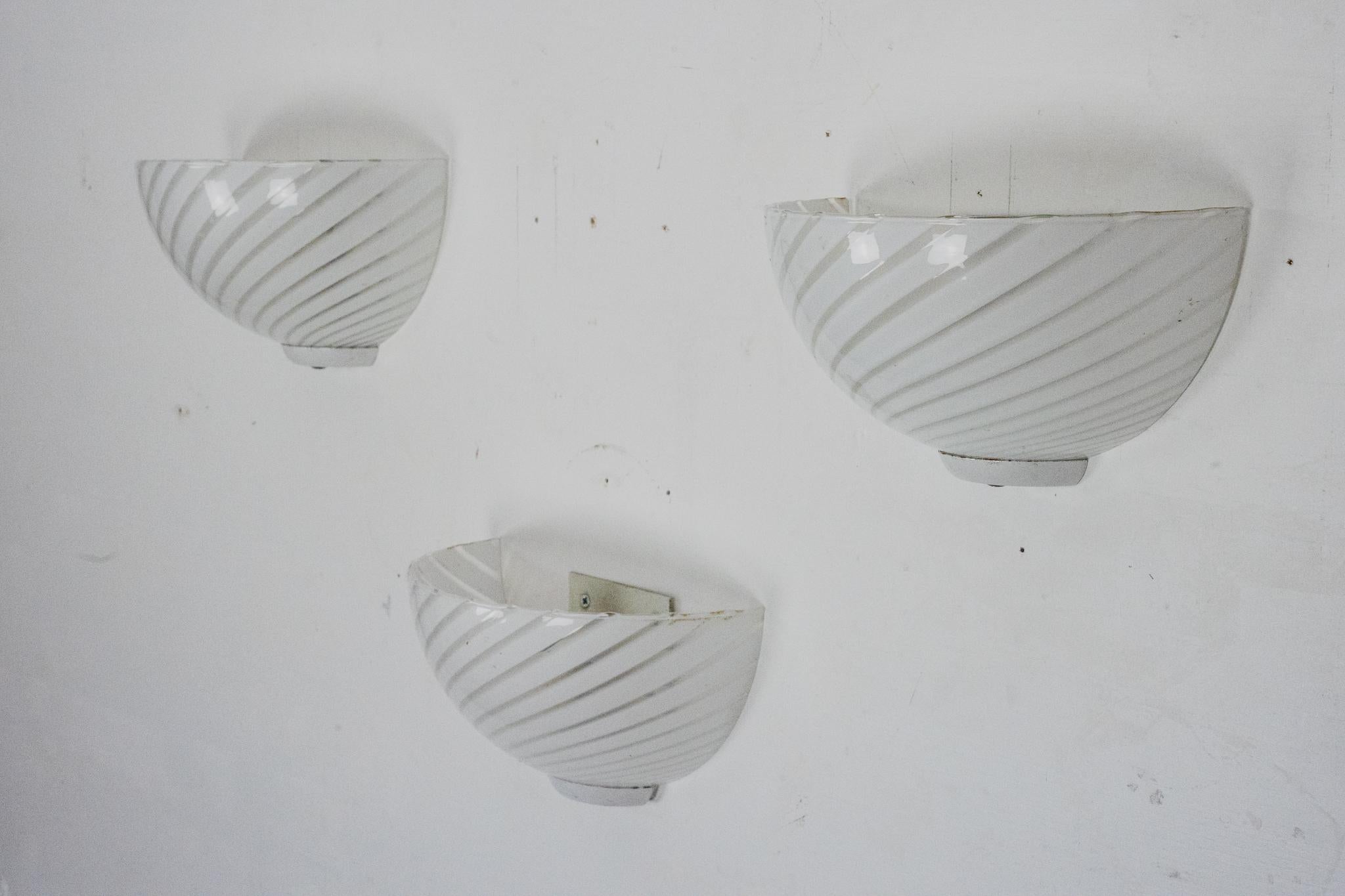 Set di tre applique in vetro di Murano a righe in stile Venini. Italia anni '70 in vendita 1