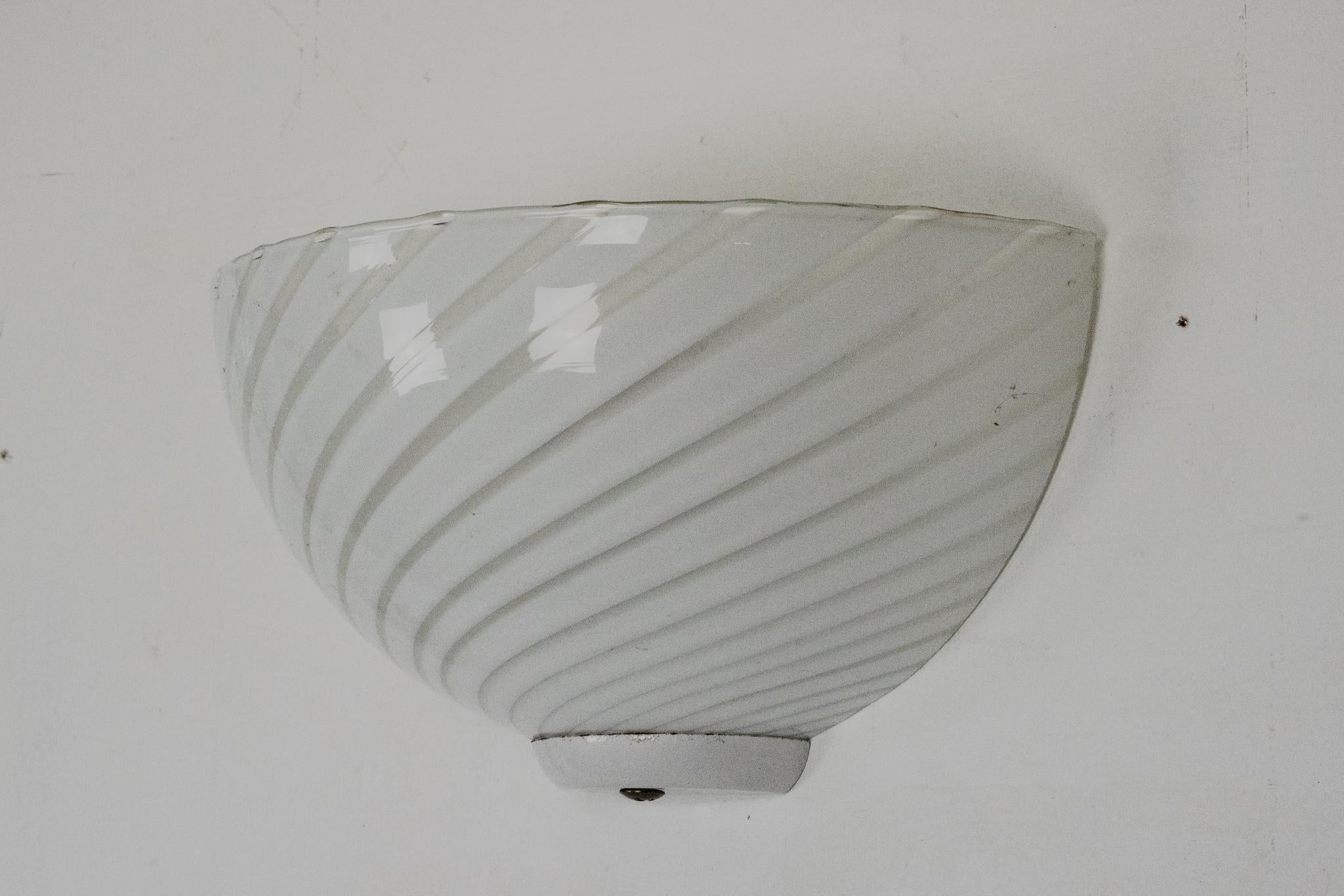 Set di tre applique in vetro di Murano a righe in stile Venini. Italia anni '70 in vendita 2