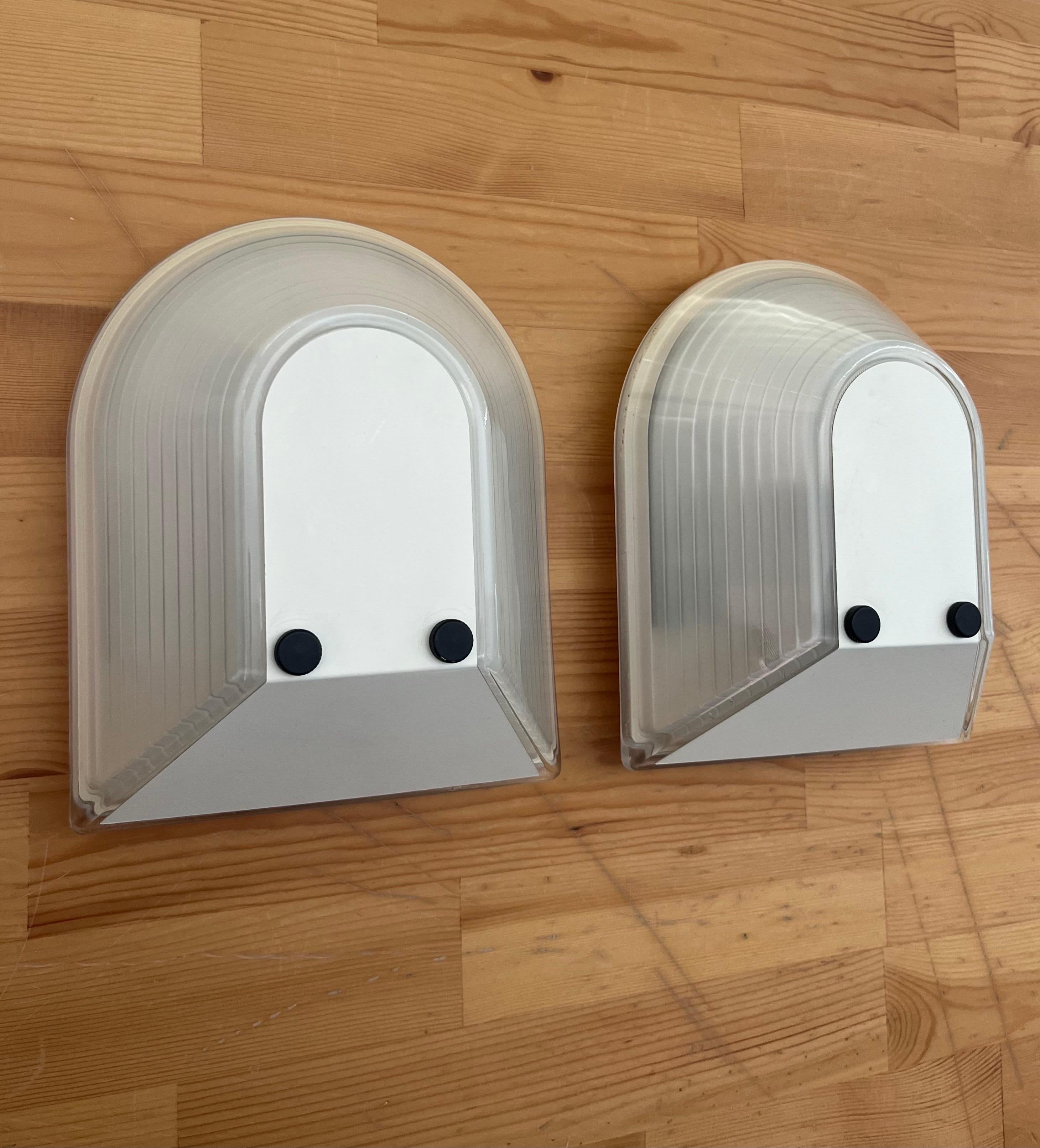 Set di tre lampade da parete bianche Tesi di R. Fiorato per Prisma, anni Ottanta In condizioni buone in vendita a Badajoz, Badajoz