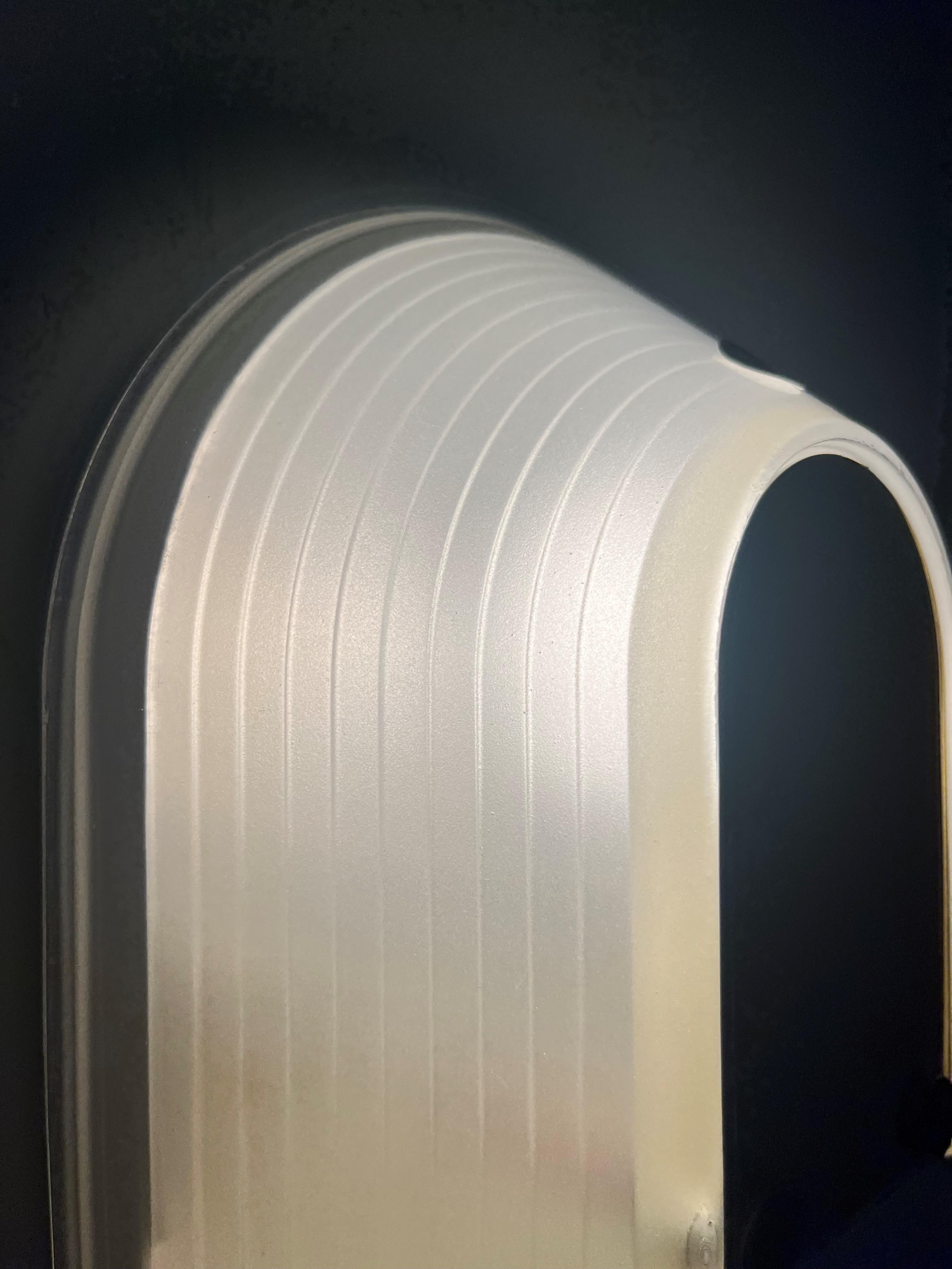 Fine XX secolo Set di tre lampade da parete bianche Tesi di R. Fiorato per Prisma, anni Ottanta in vendita